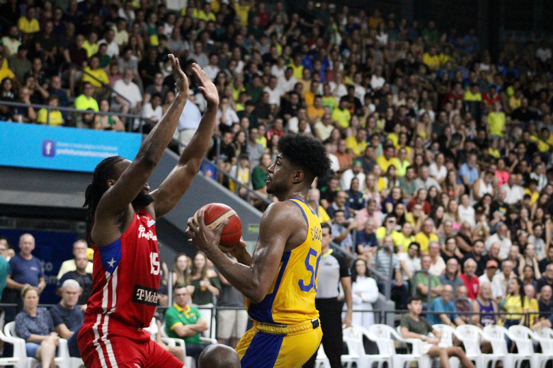 Brasil se recupera, vence Porto Rico no basquete feminino e mantém