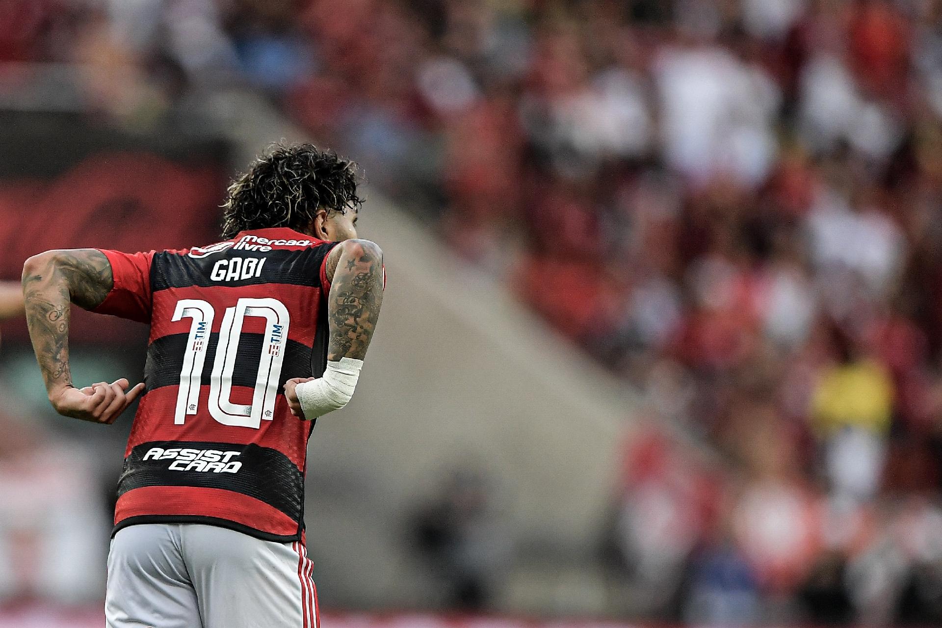 Flamengo vira o jogo contra o Coritiba pelo Brasileirão - Futebol