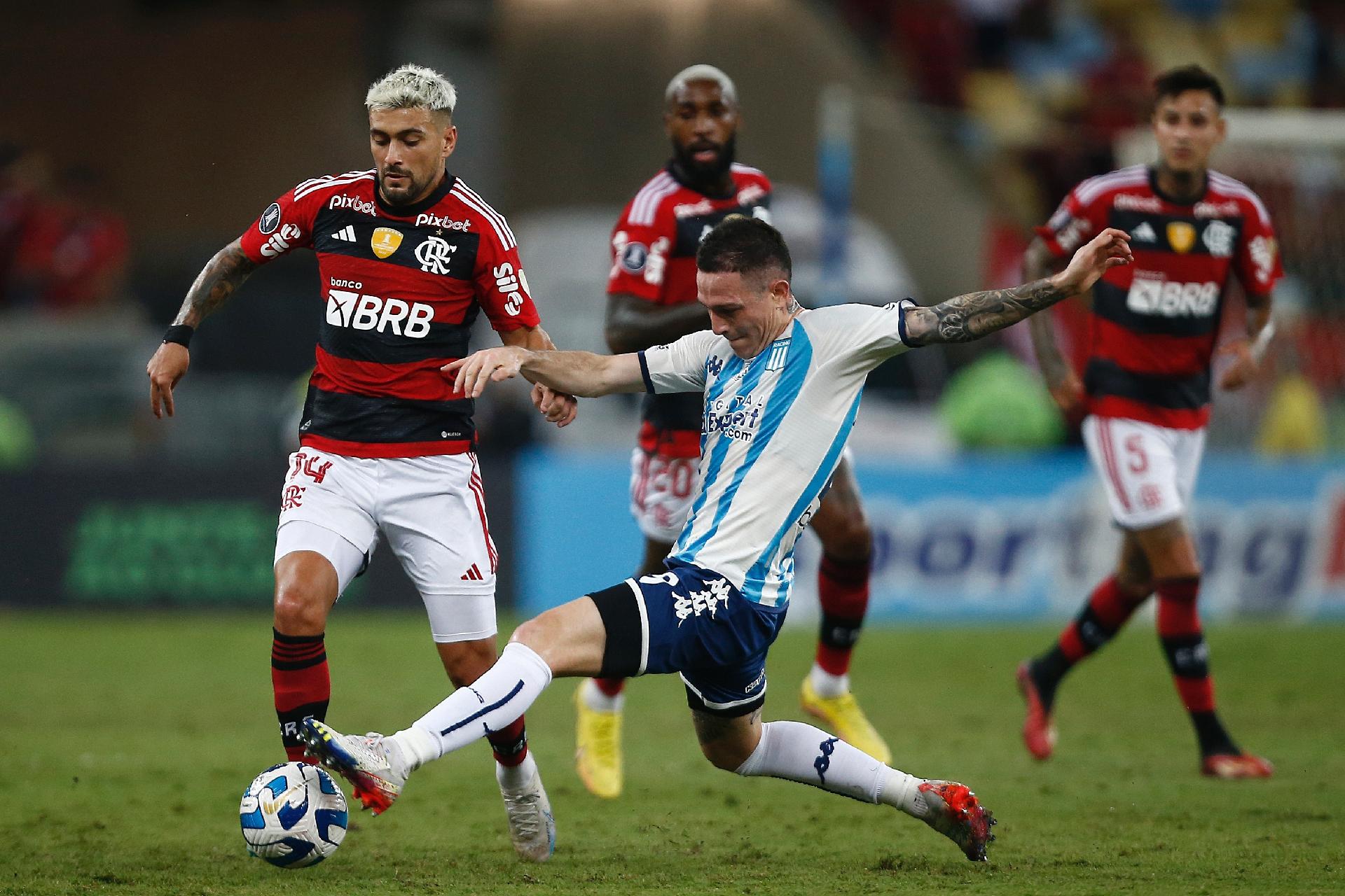 Reforço do Palmeiras, Aníbal Moreno é ovacionado em homenagem do Racing;  veja