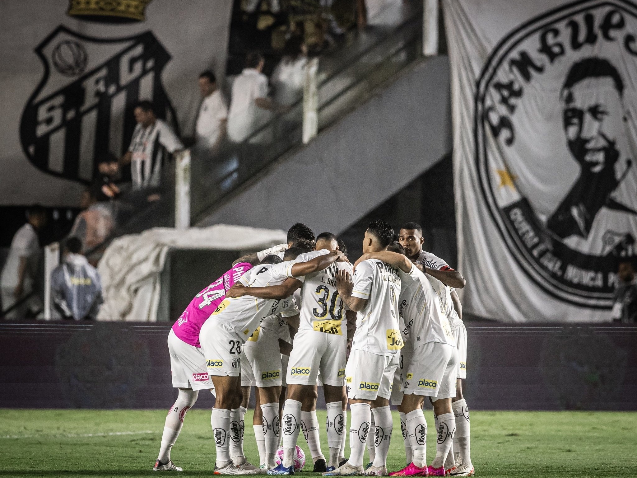 Santos vence, mas parece ser demais cobrar que o time jogue bem -  11/04/2023 - UOL Esporte