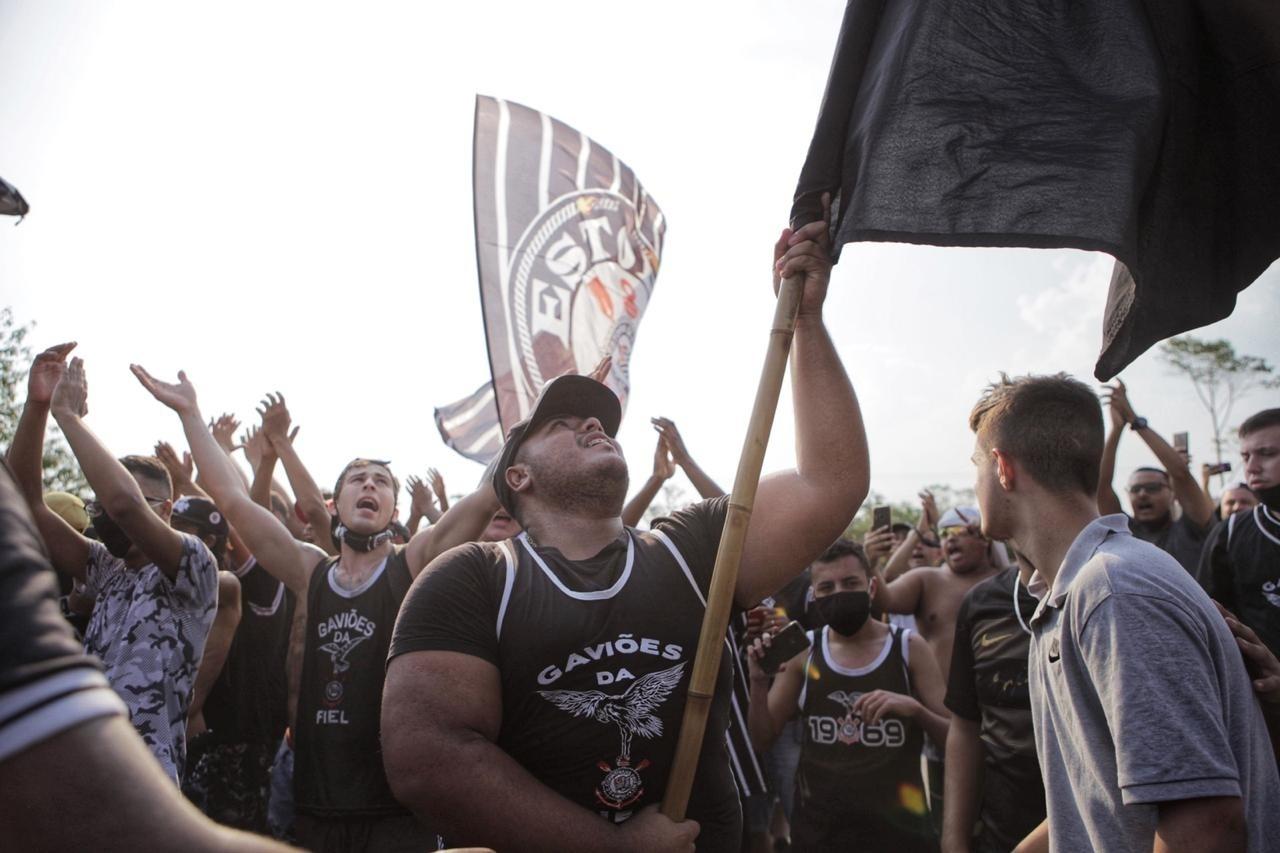 Gavi Es Ataca Andr S E N O Alivia Nem Para C Ssio Em Protesto Veja