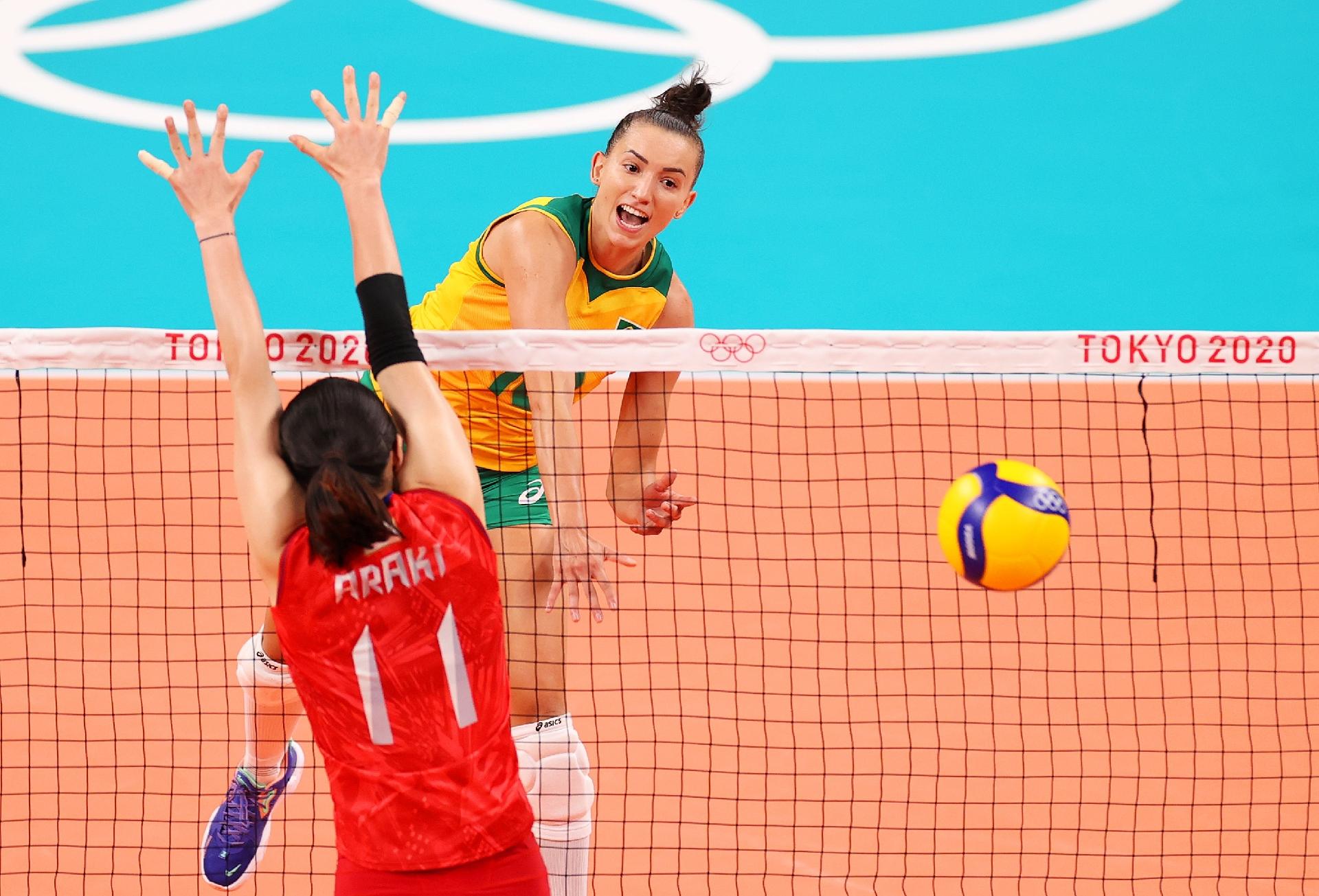 Brasil vence quarto jogo no vôlei feminino sem perder nenhum set