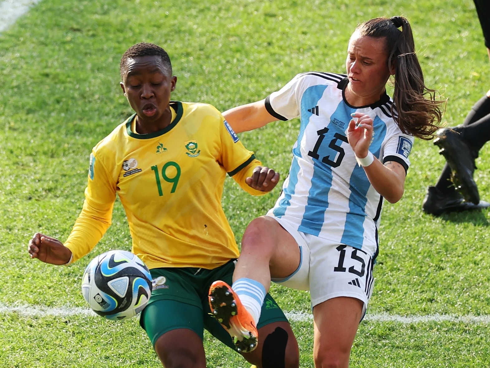 Copa Mundo de Futsal feminino começa com goleada de time sul-mato-grossense  de 6 a 0 contra o argentino Pinocho, ms