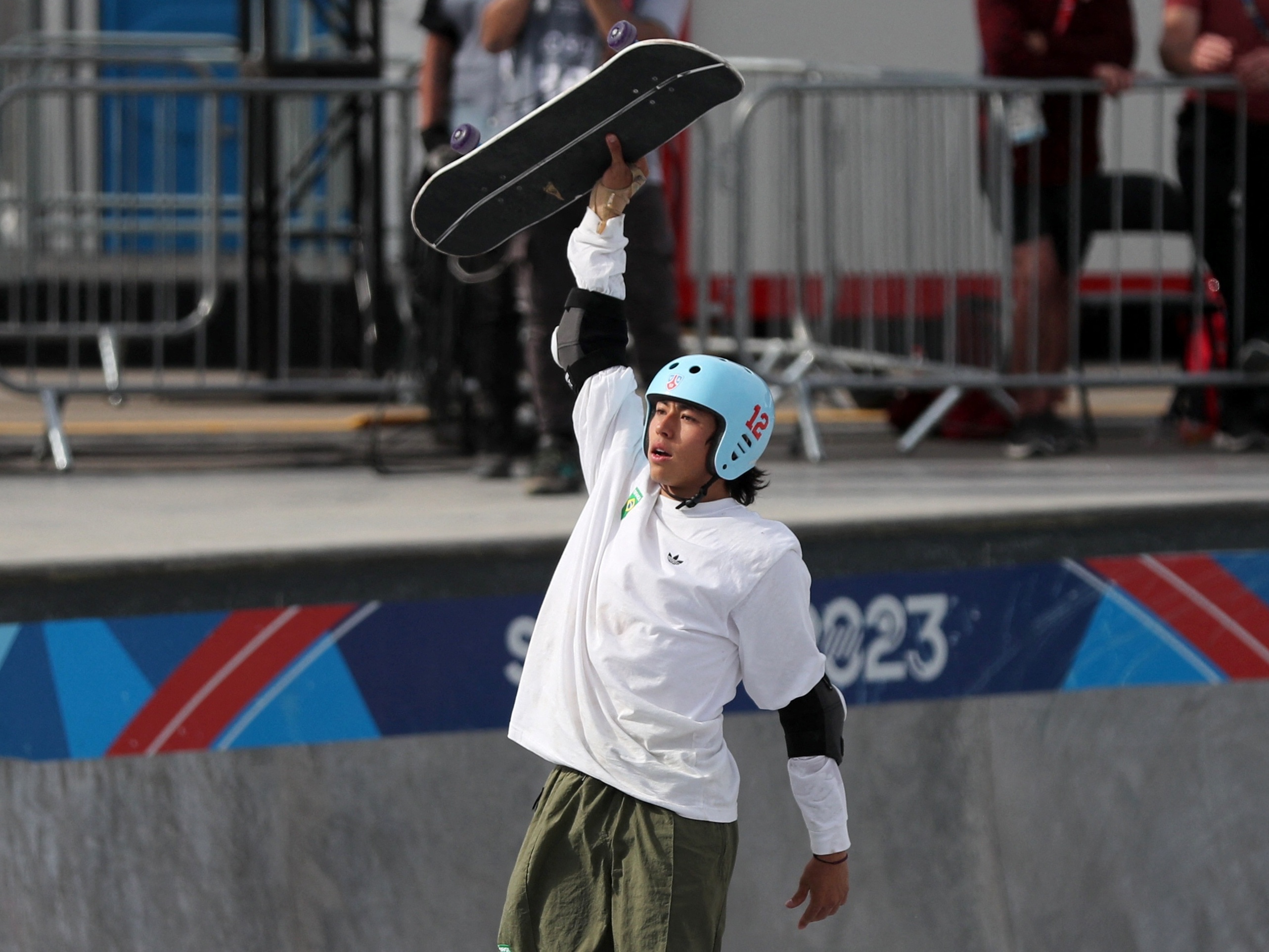 Pan 2023: Augusto Akio leva a prata no skate park, jogos pan-americanos