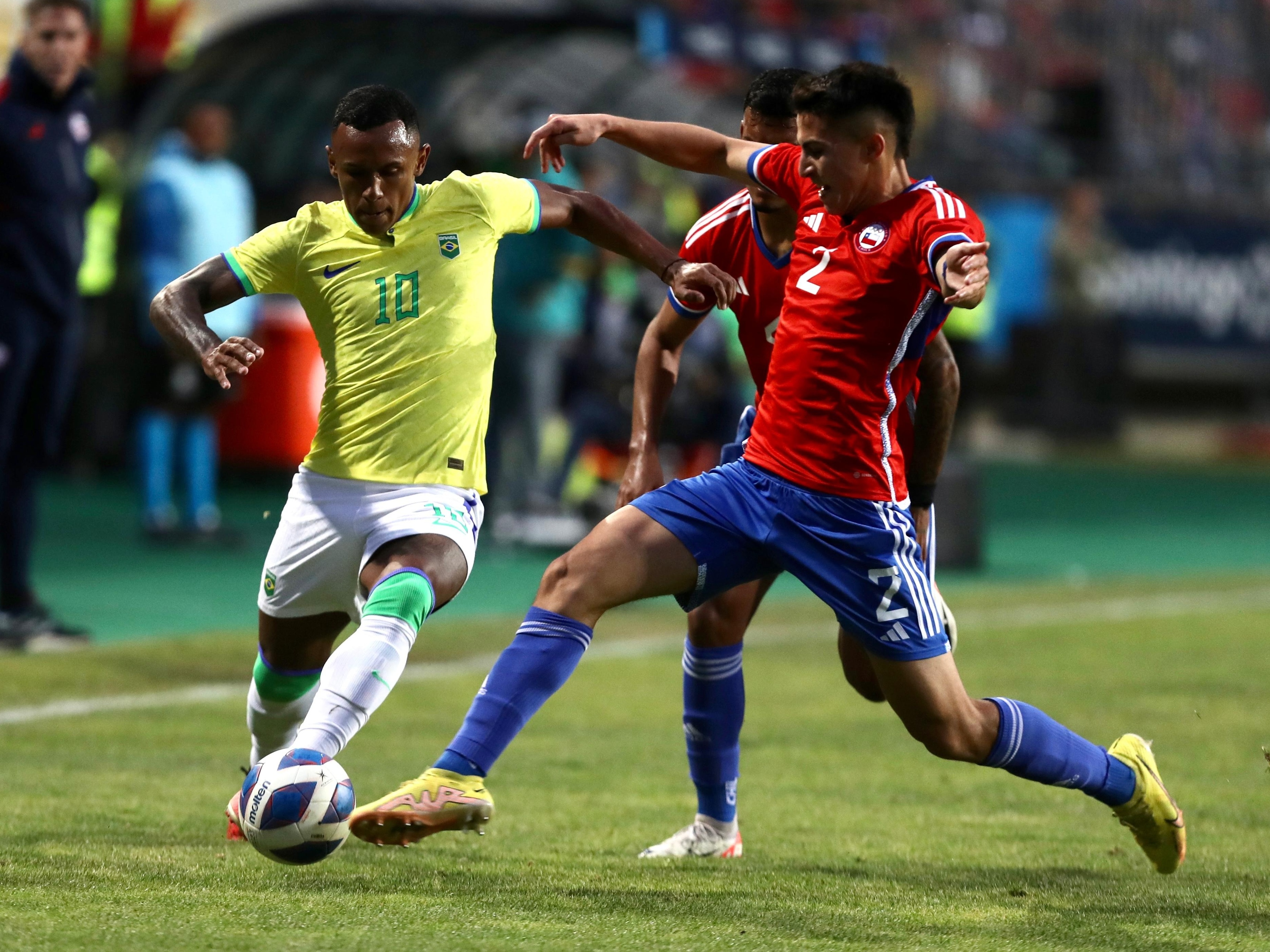 Medalha 200: Brasil bate Chile, ganha ouro no futebol e encerra tabu