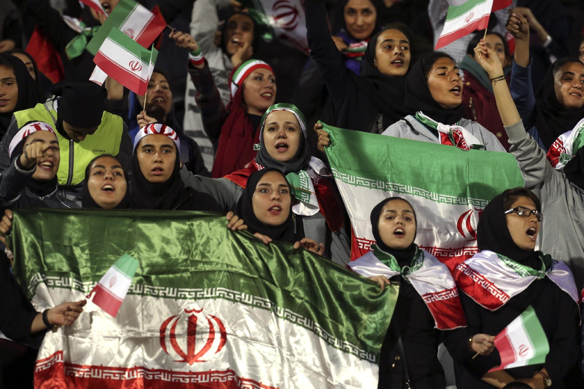 Copa do Mundo: grupo de atletas do Irã pede à Fifa exclusão do