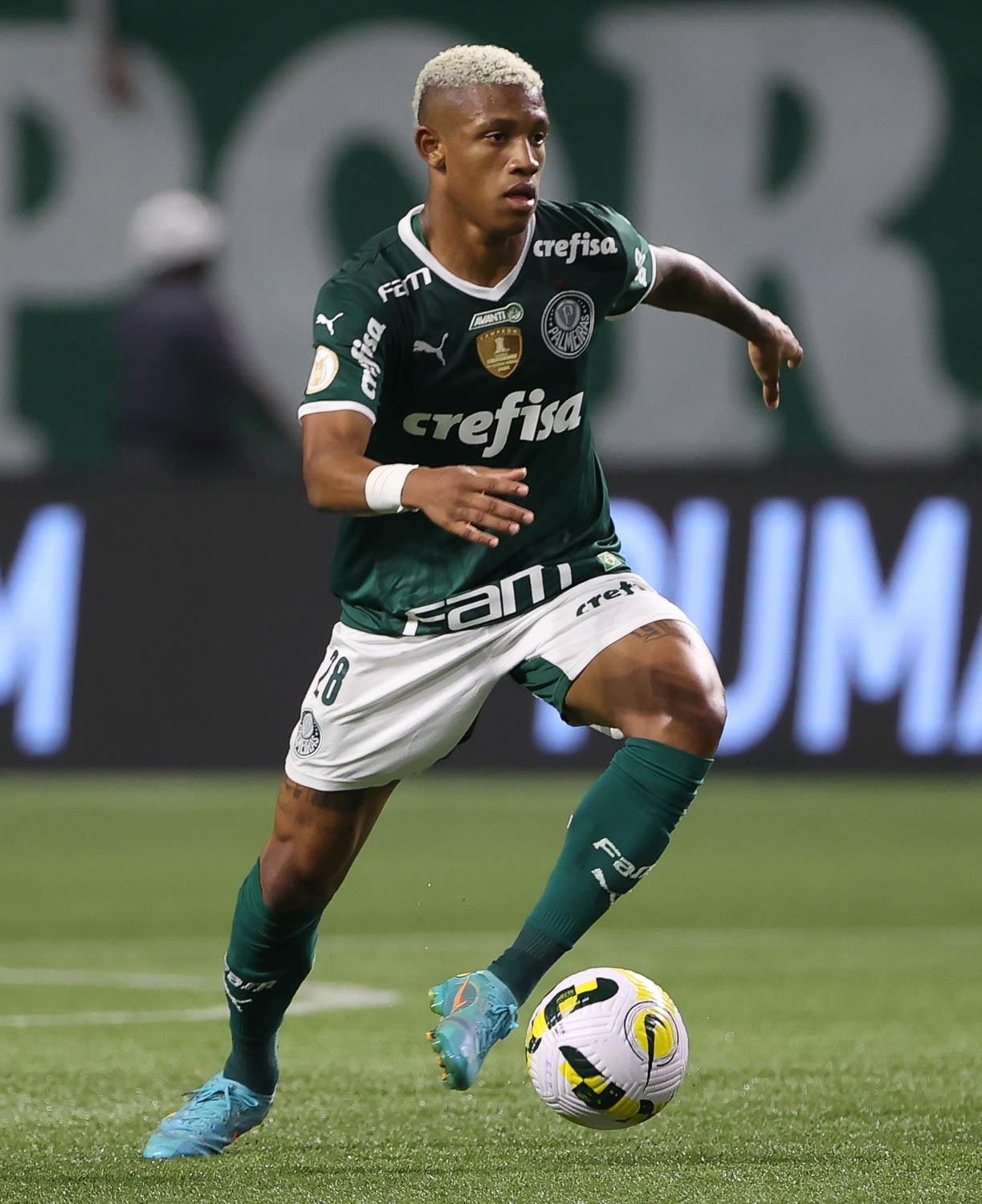 Fora do Mundial, Menino foi titular em 2021; veja o que mais mudou no  Palmeiras - Gazeta Esportiva