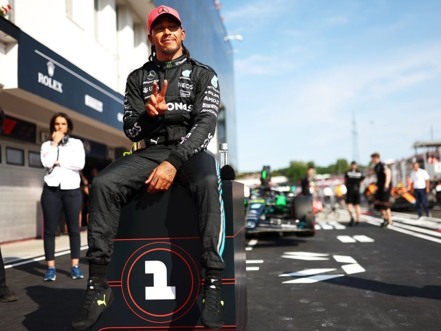 Hamilton repete pole e Alonso largará em quarto, Esportes