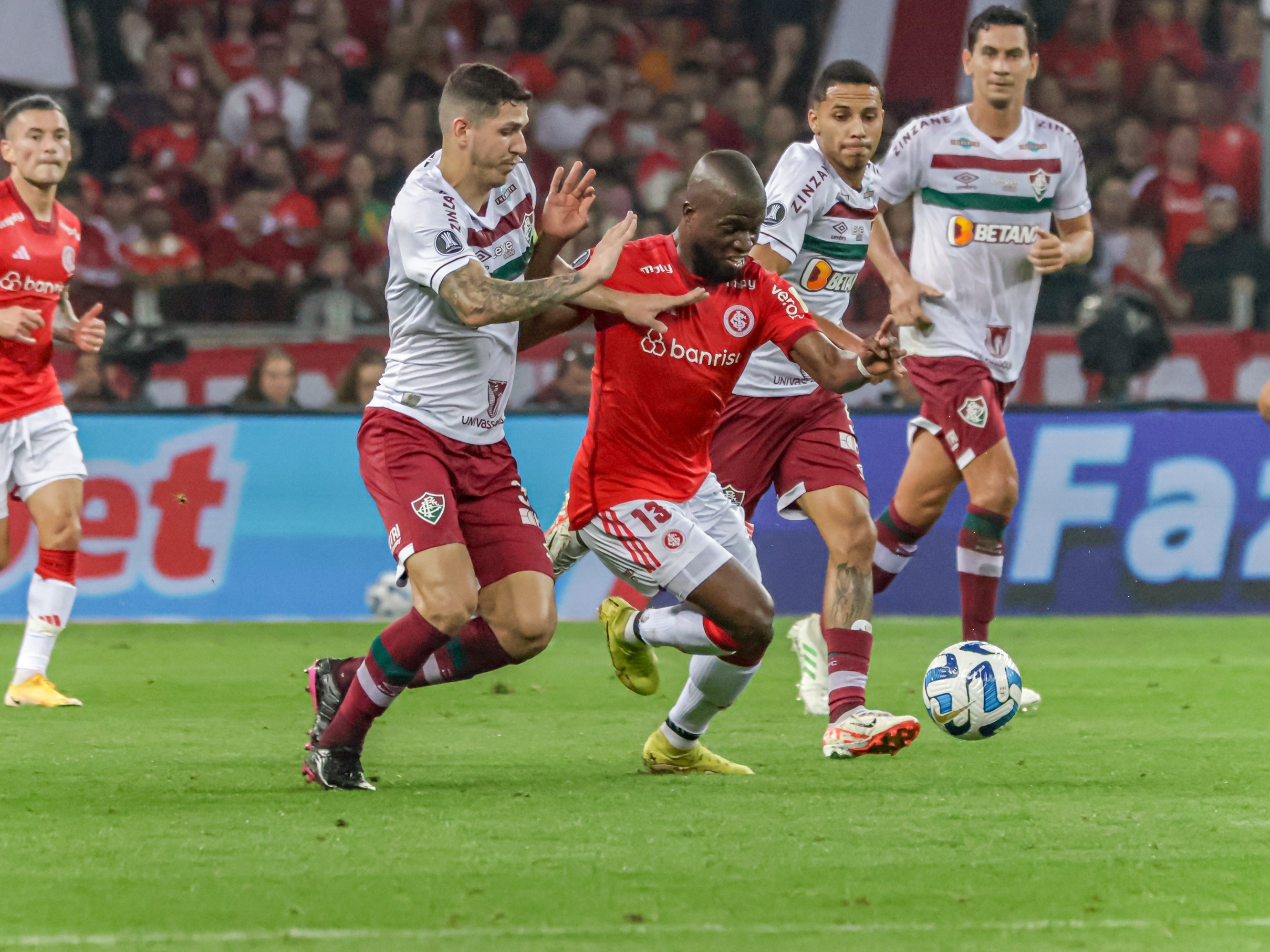 Internacional x Fluminense: onde assistir ao jogo do Brasileirão