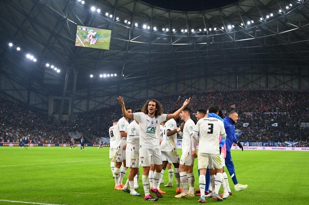 PSG goleia o Olympique em clássico e assume terceira posição