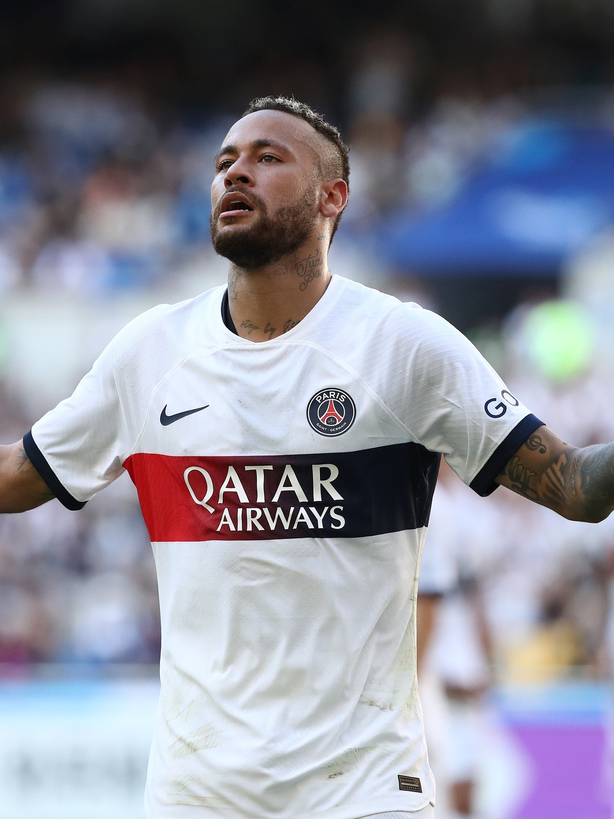 Neymar volta a jogar pelo PSG após seis meses parado e marca dois gols, Esporte