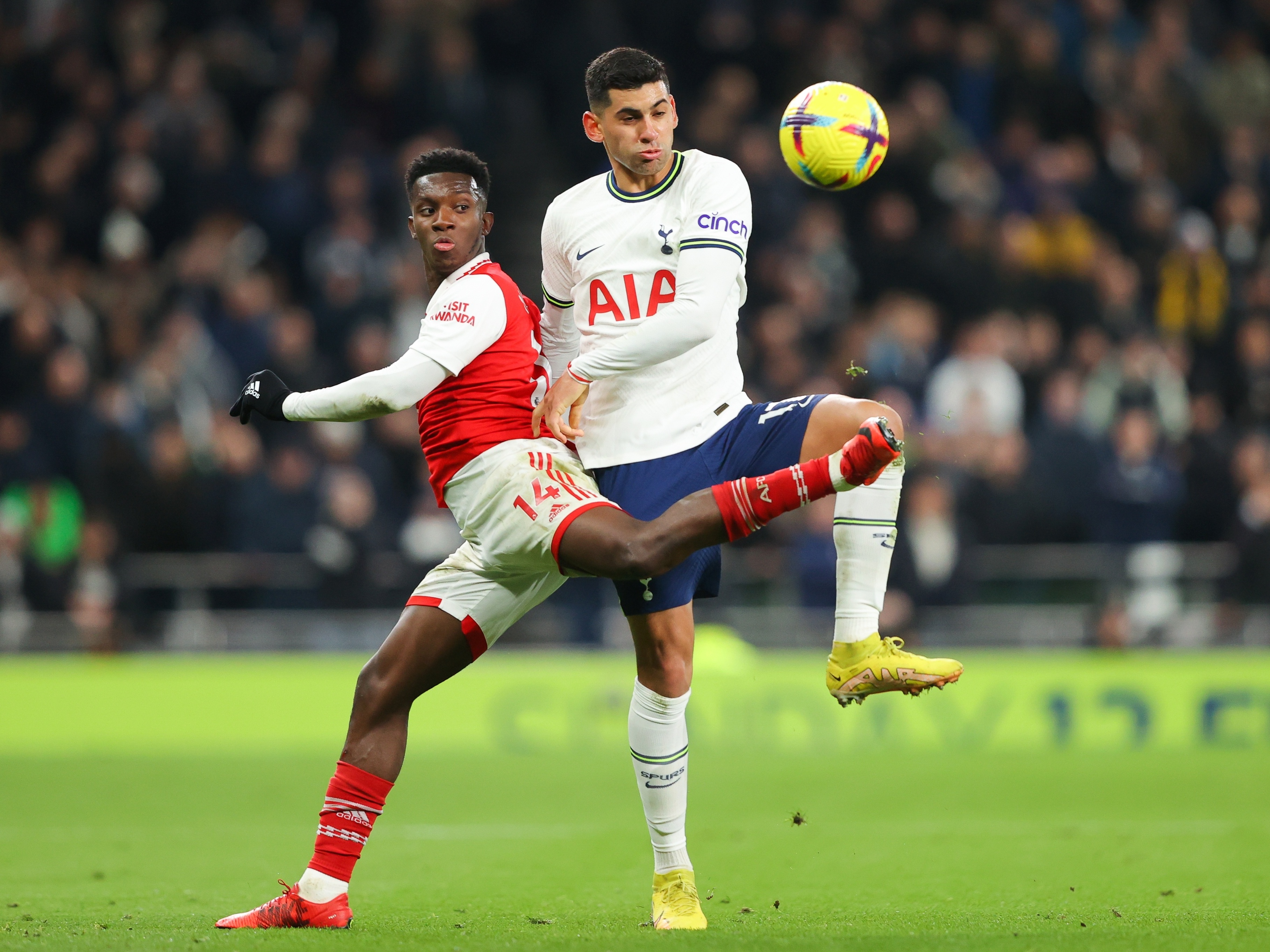 Tottenham busca empate duas vezes em clássico contra o Arsenal pelo Inglês