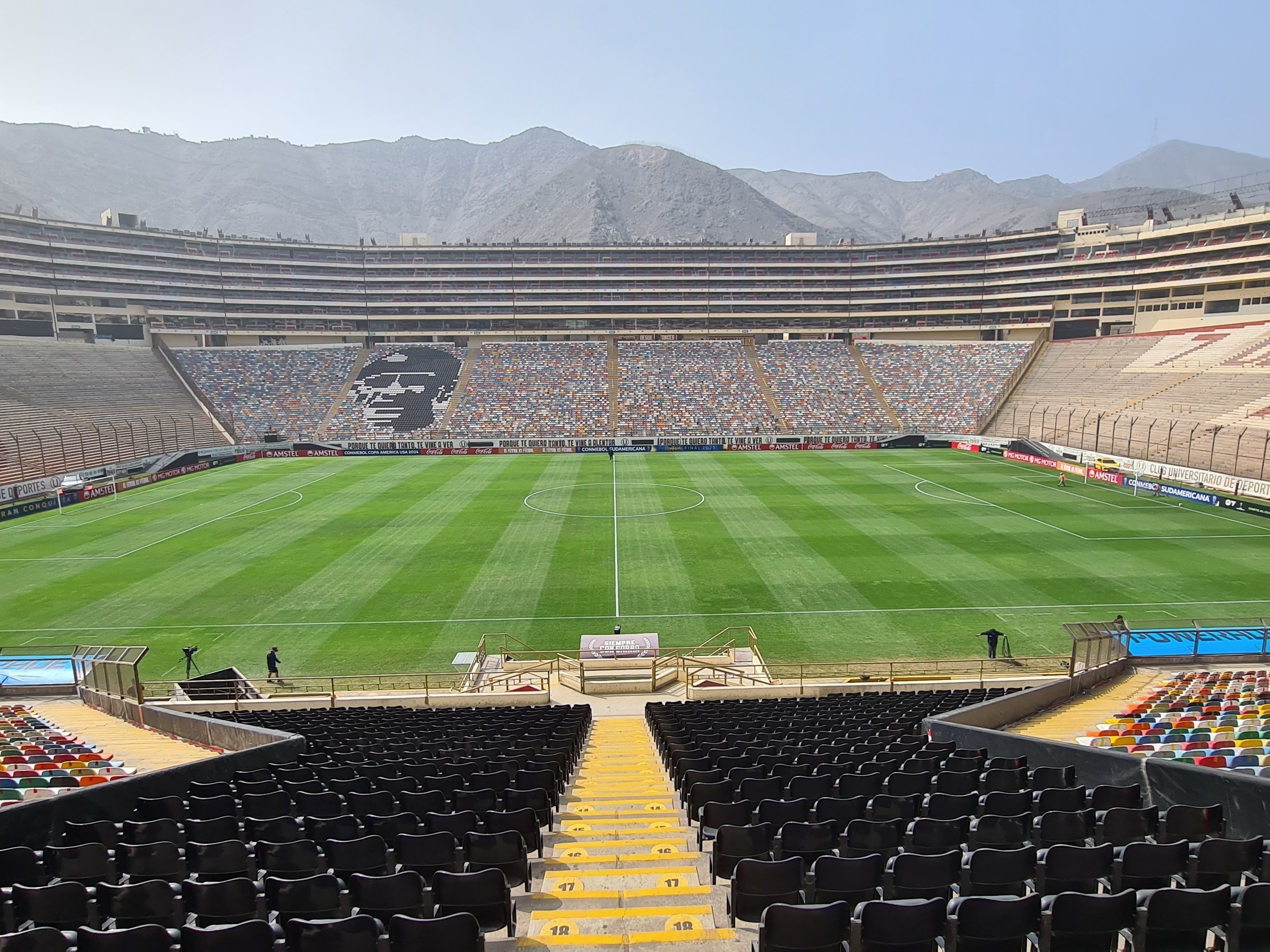 O Universitário do Peru vendeu todos os ingressos para o jogo de hoje  contra o Corinthians, e com isso terá mais de 80 mil torcedores no estádio.  : r/futebol