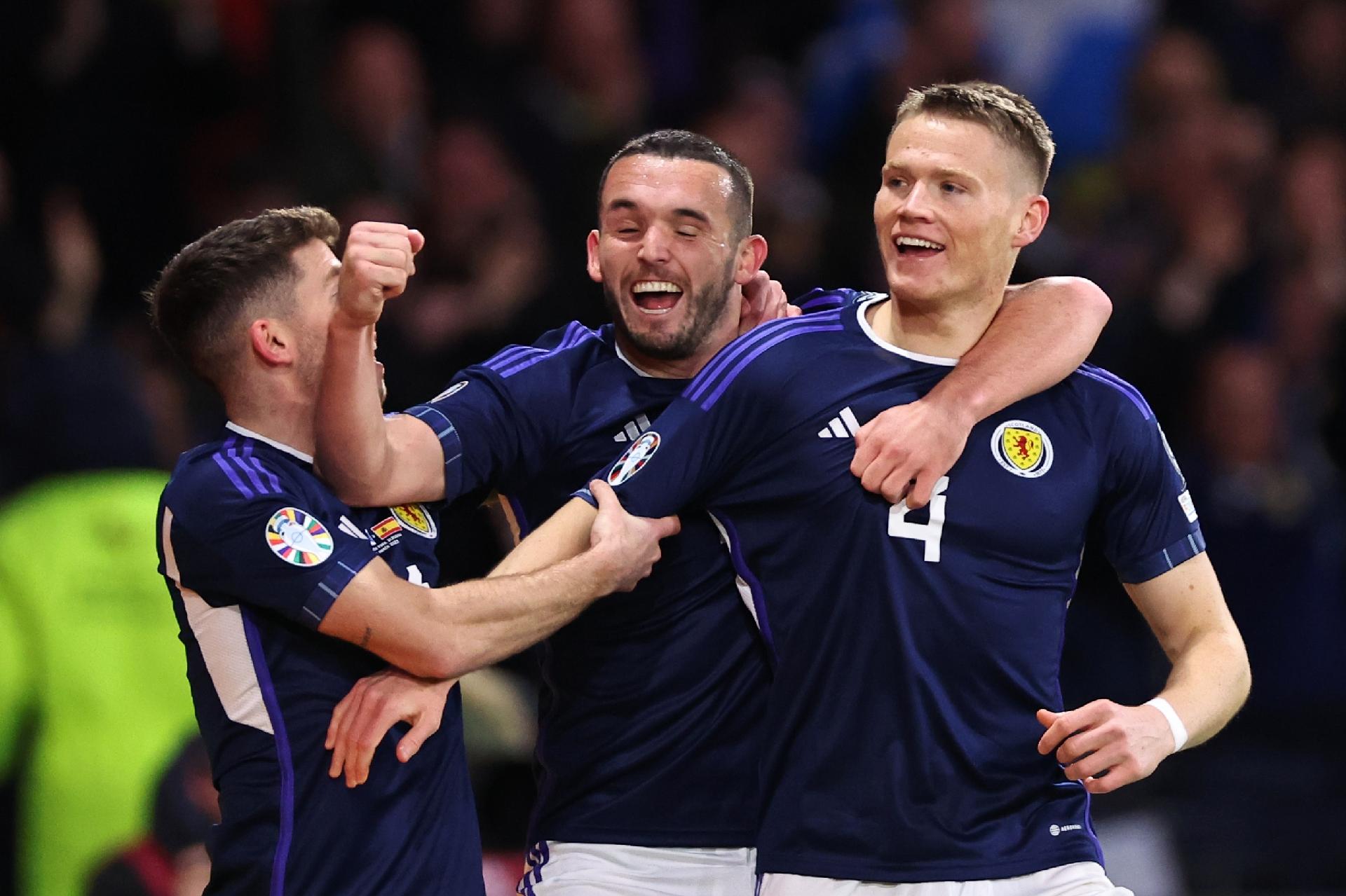 Escócia faz a festa da torcida em Glasgow ao vencer a Espanha com