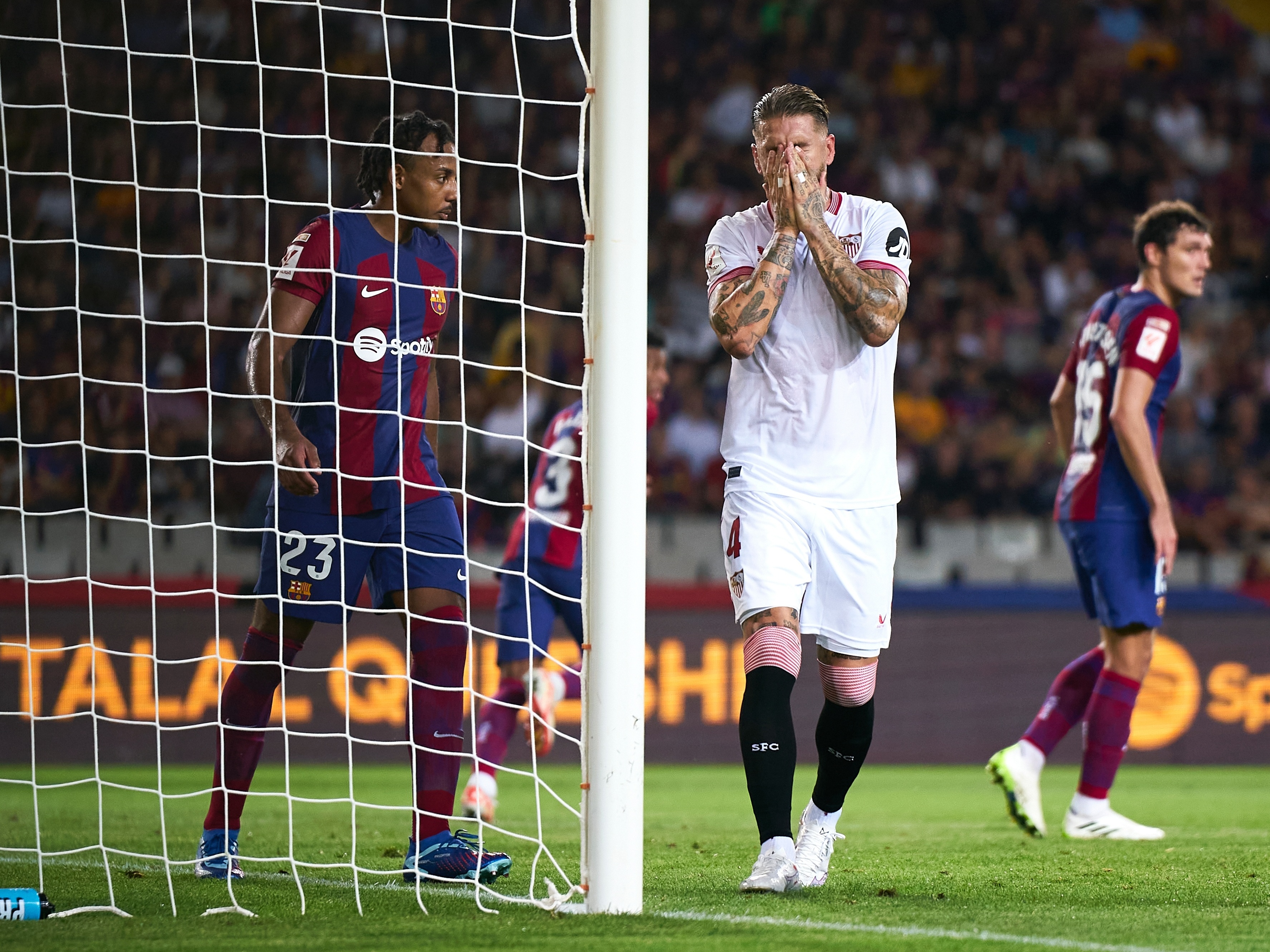 Espanhol volta com abraços após gols e vitória do Sevilla em clássico