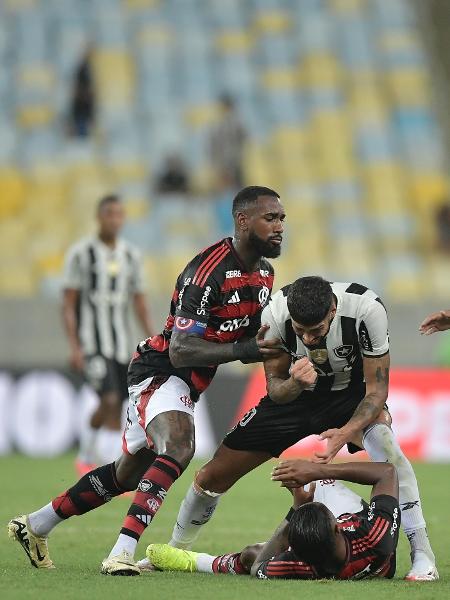 Barboza critica violência após briga no Botafogo x Flamengo