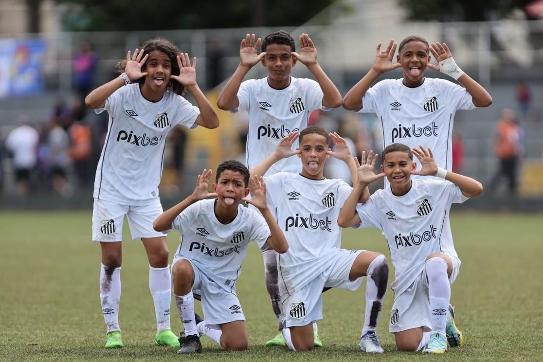 Miúdos' em alta: goleada contra o Santos comprova sucesso da base