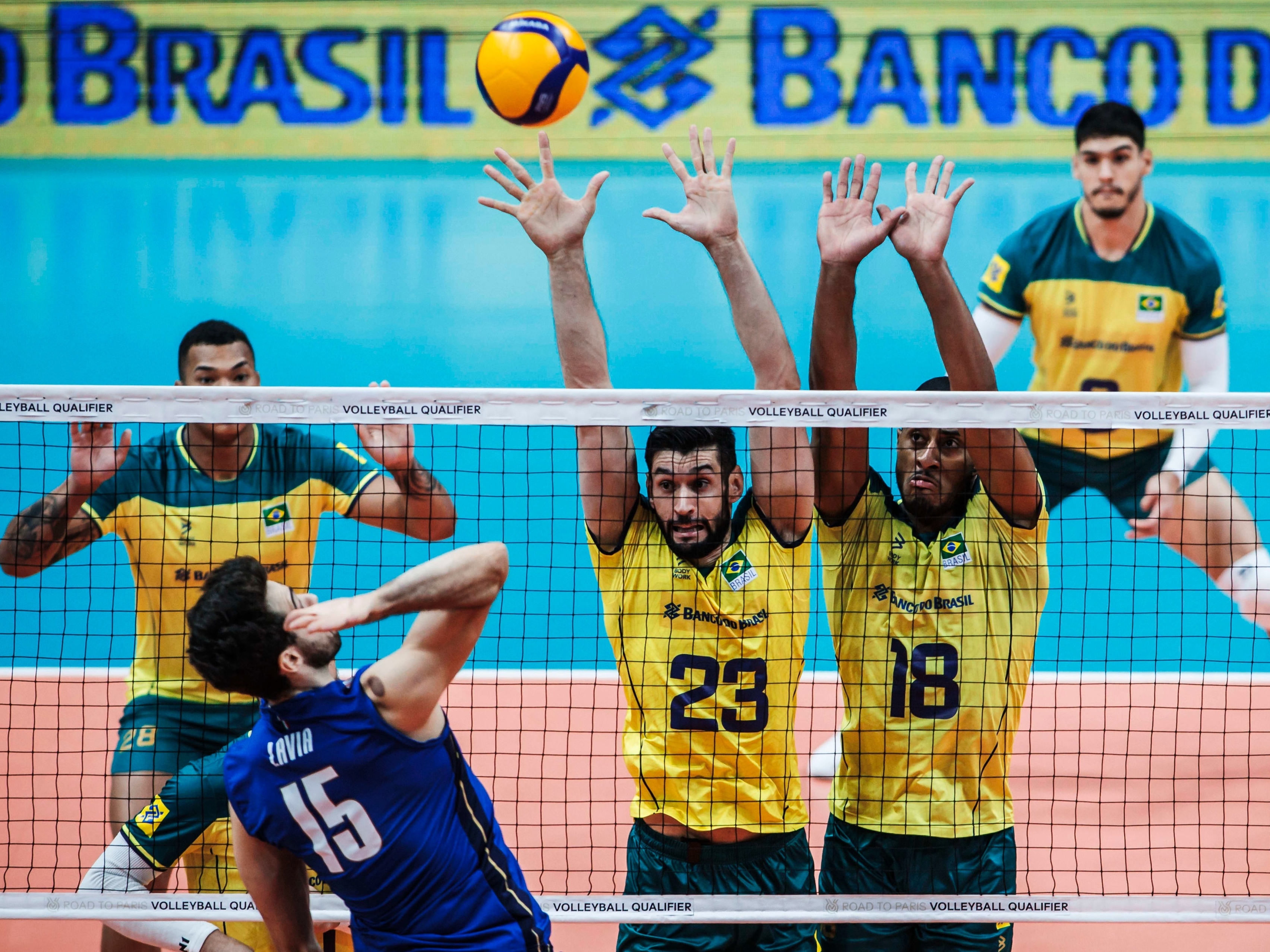 Brasil estreia com vitória no tie-break pelo Mundial de Vôlei - Esportes DP