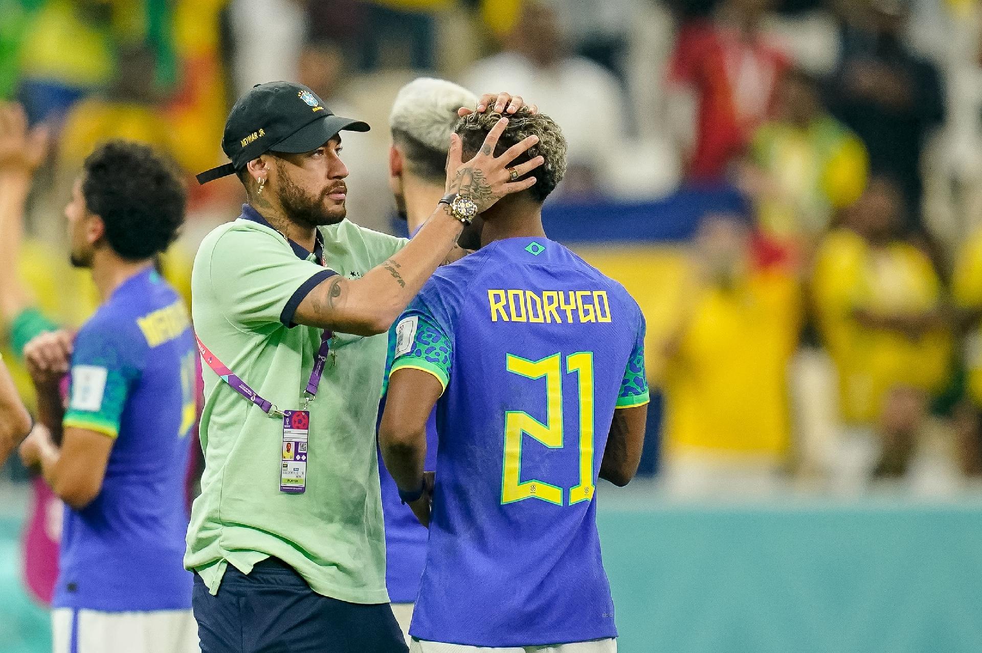 Rodrygo é chamado de craque por Neymar: ?Aprendendo com o melhor'