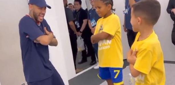 Neymar Ensina Coreografia De Funk A Filho De Kim Kardashian Veja