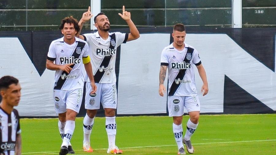 Ponte Preta Atropela Rebaixado Figueirense E Aplica Goleada De 7 A 2