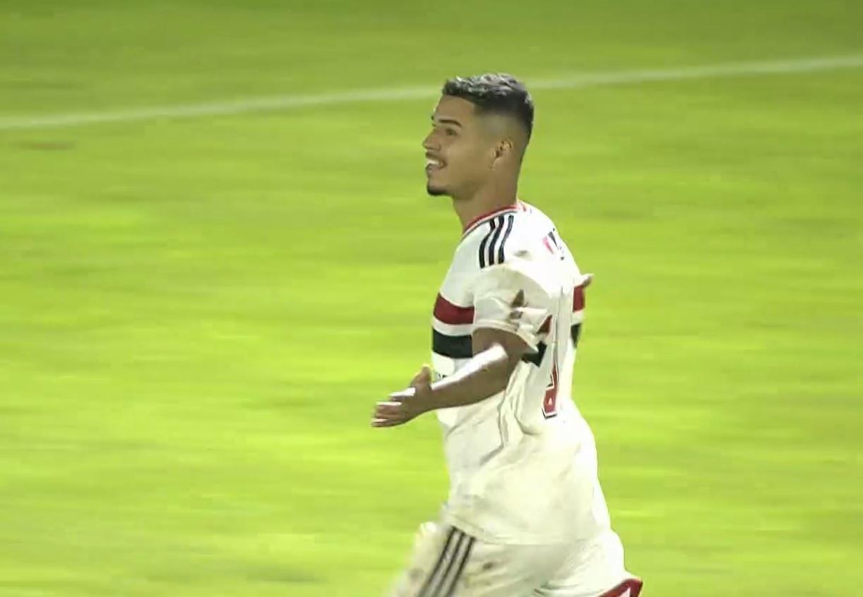 Com três de Talles Wander, São Paulo vence e garante vaga na 2ª fase da  Copinha - SPFC