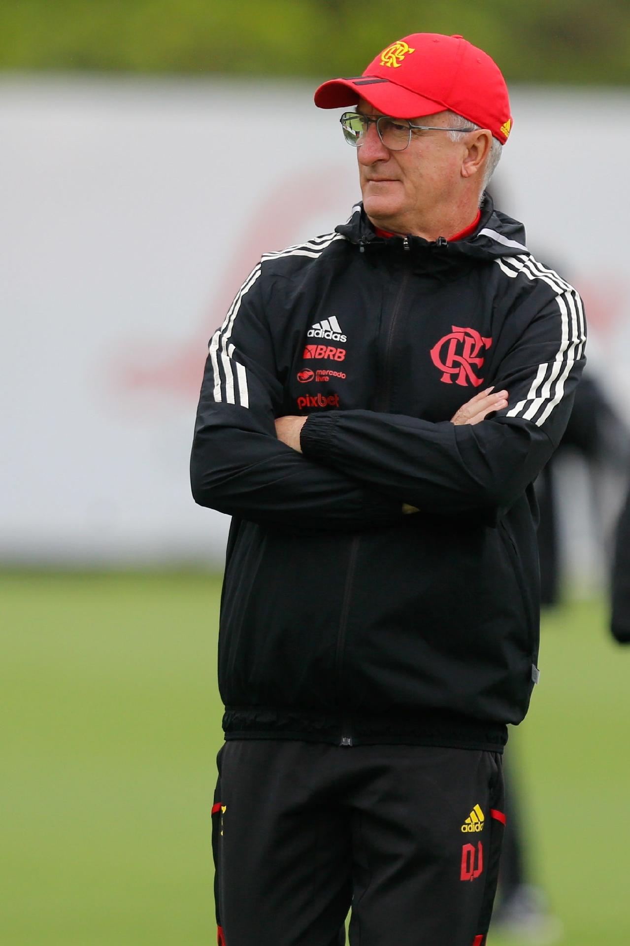 Dorival explica mudanças e elogia entrega do elenco do Flamengo