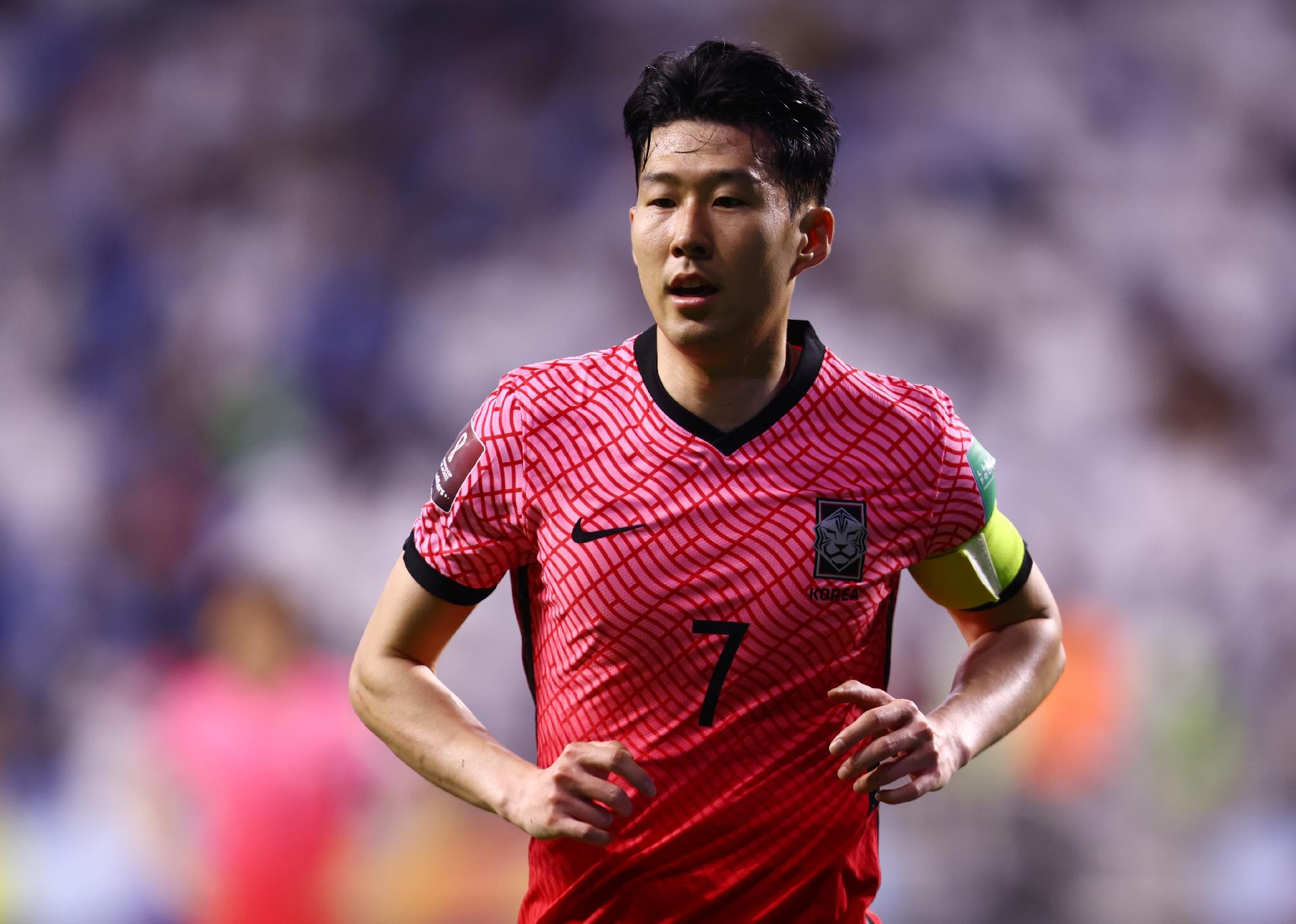 Son Heung-min - Wikipedia  Jogadores de futebol, Futebol, Terno