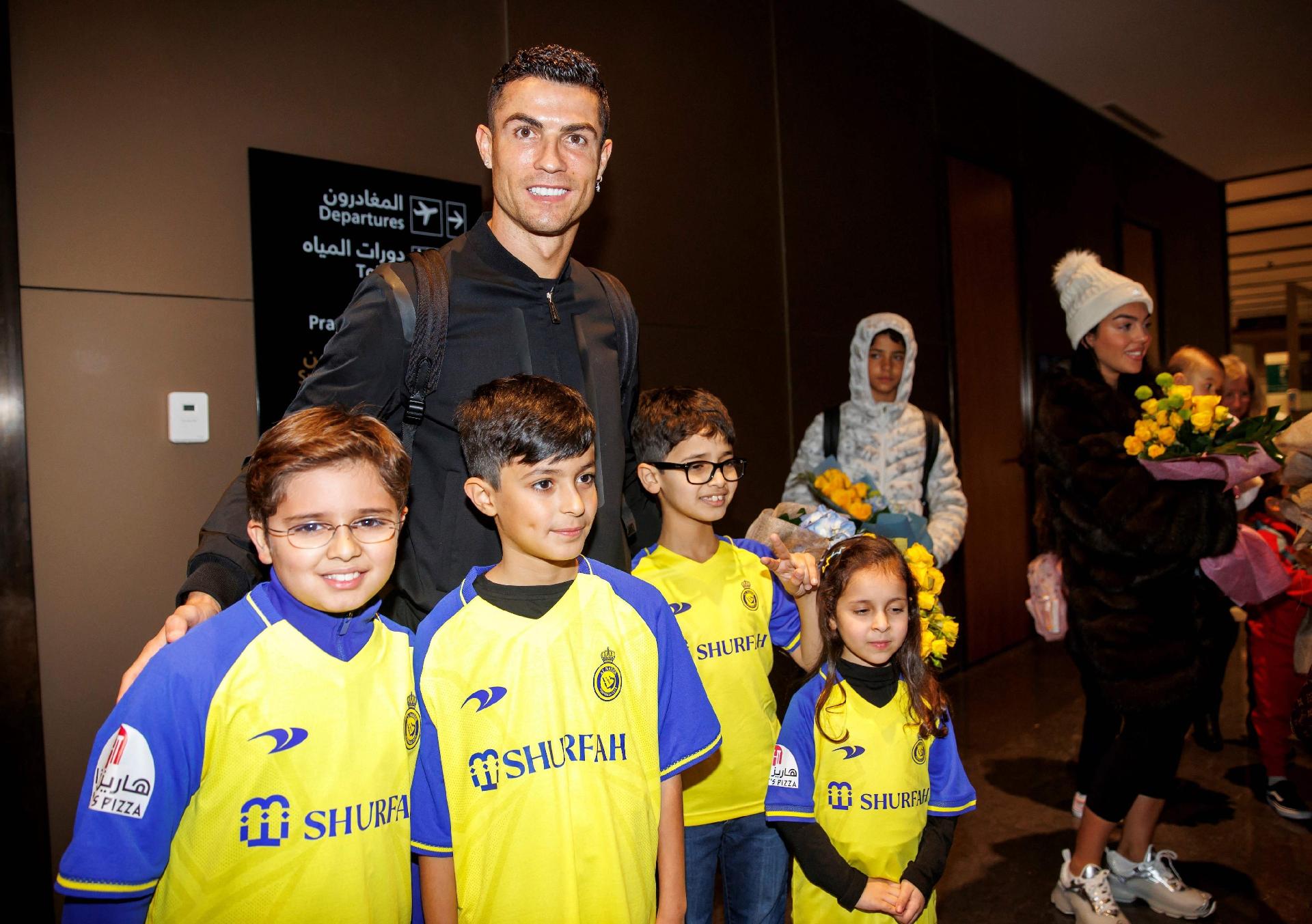 Cristiano Ronaldo é apresentado em clube saudita: “Estou aqui para