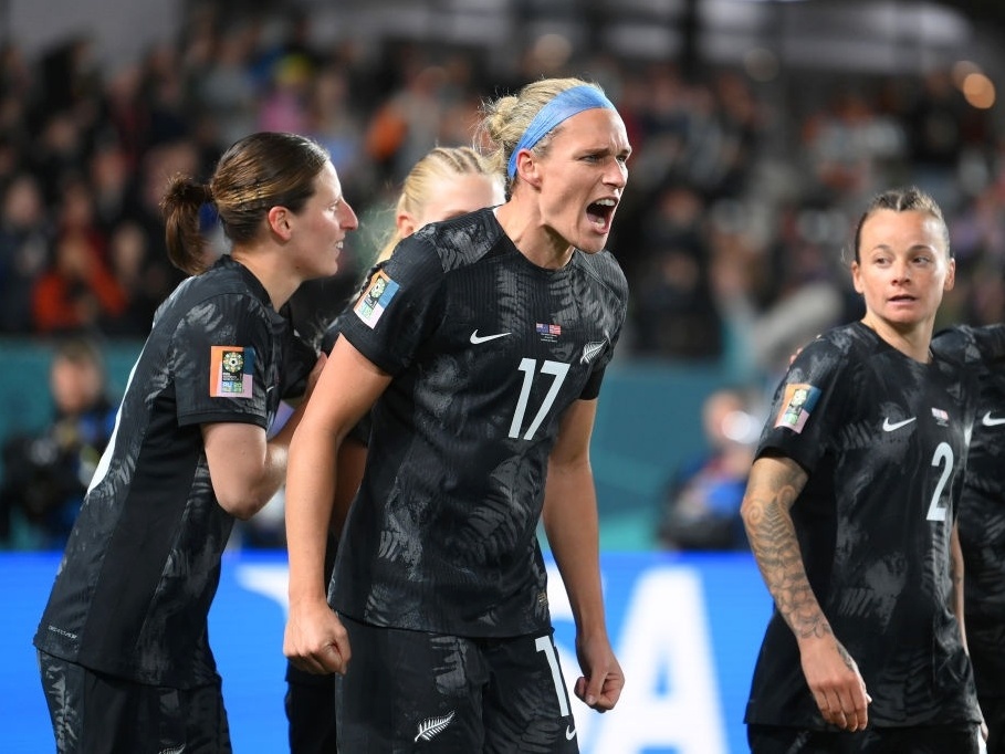 Copa do Mundo de Futebol Feminino começa com minuto de silêncio após  tiroteio na Nova Zelândia