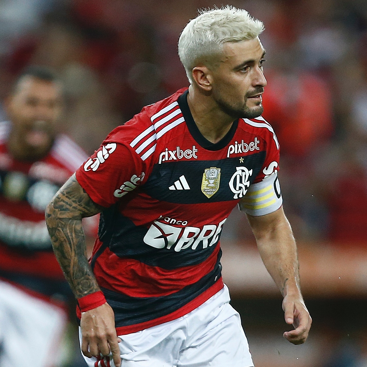 Arrascaeta treina com bola no Flamengo e pode jogar contra o