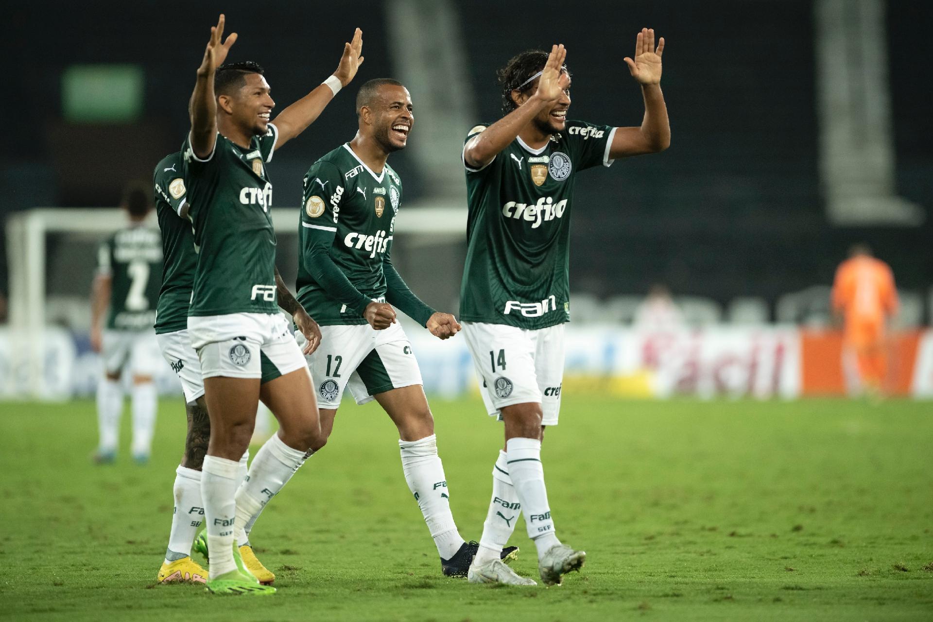 Em jogo épico, Palmeiras vira para cima do Botafogo e embola o Brasileirão