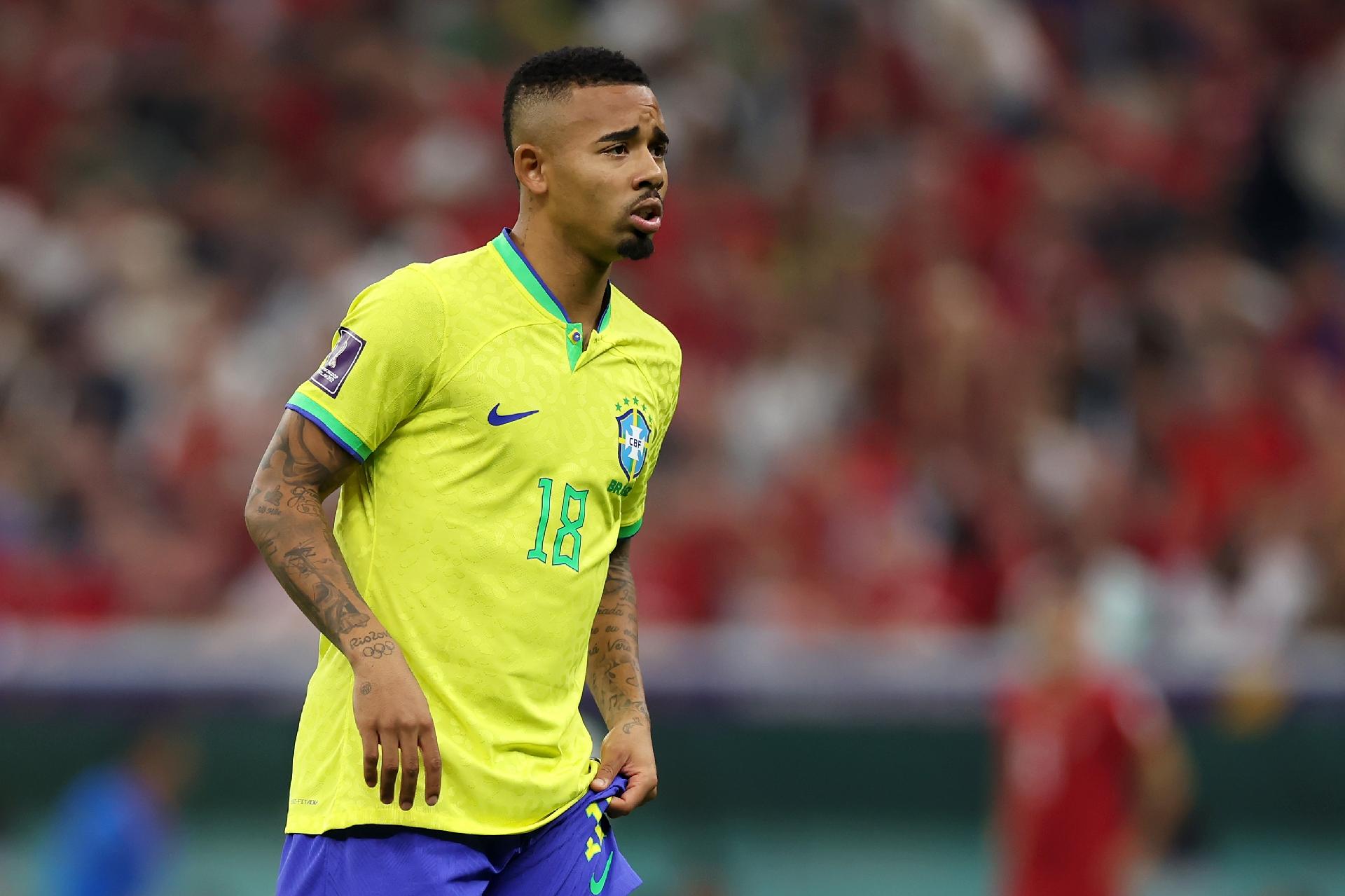 Com dois de Gabriel Jesus, Brasil bate Equador na estreia de Tite