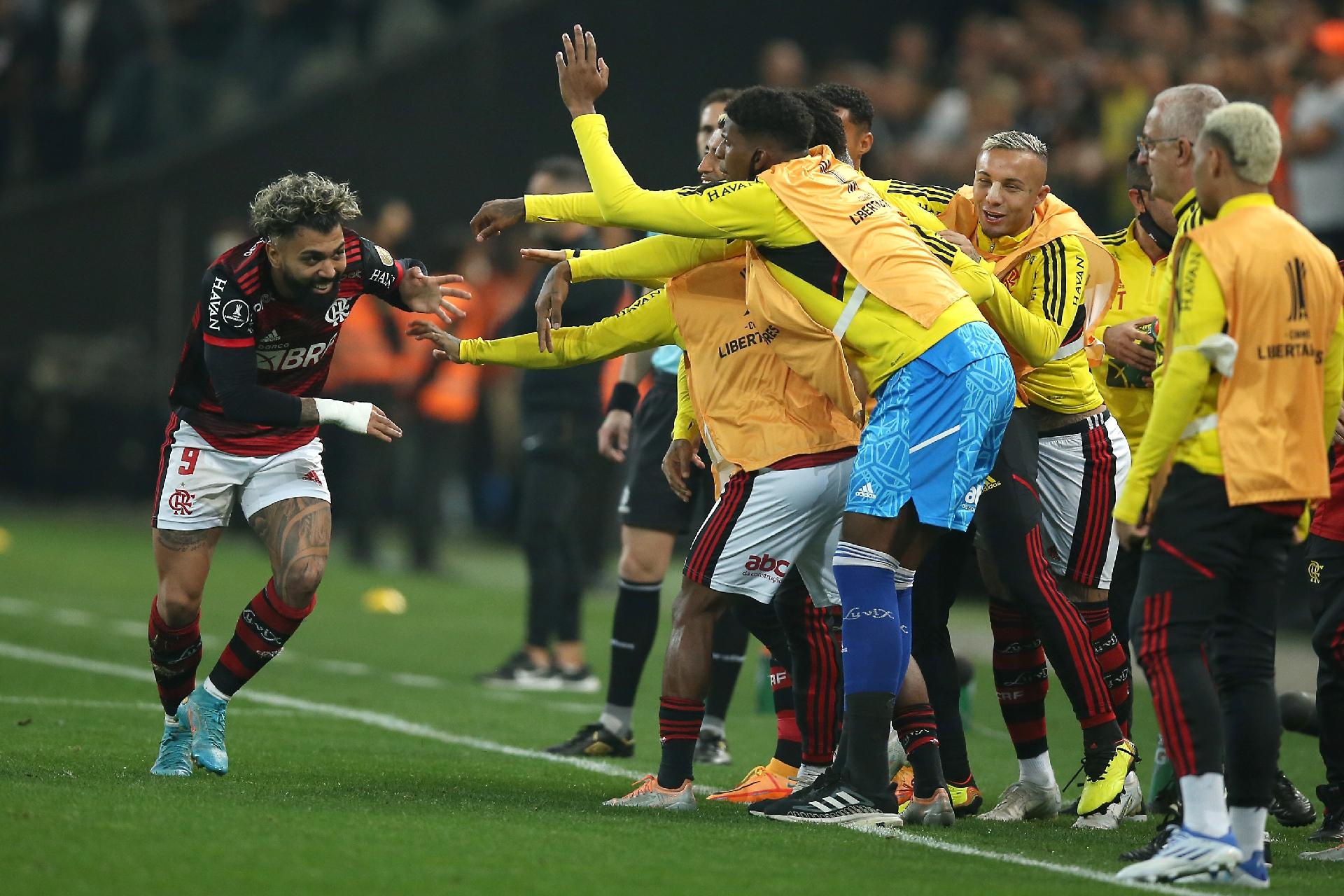 Torcedores de Flamengo e Corinthians se unem pelo mesmo objetivo na final  da Libertadores - Esportes - R7 Lance