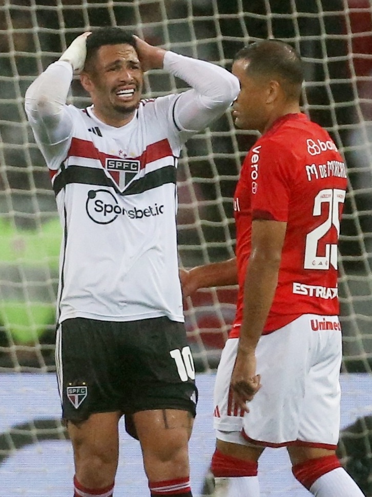 Restam duas chances: São Paulo pode terminar Brasileirão sem vencer como  visitante - Placar - O futebol sem barreiras para você