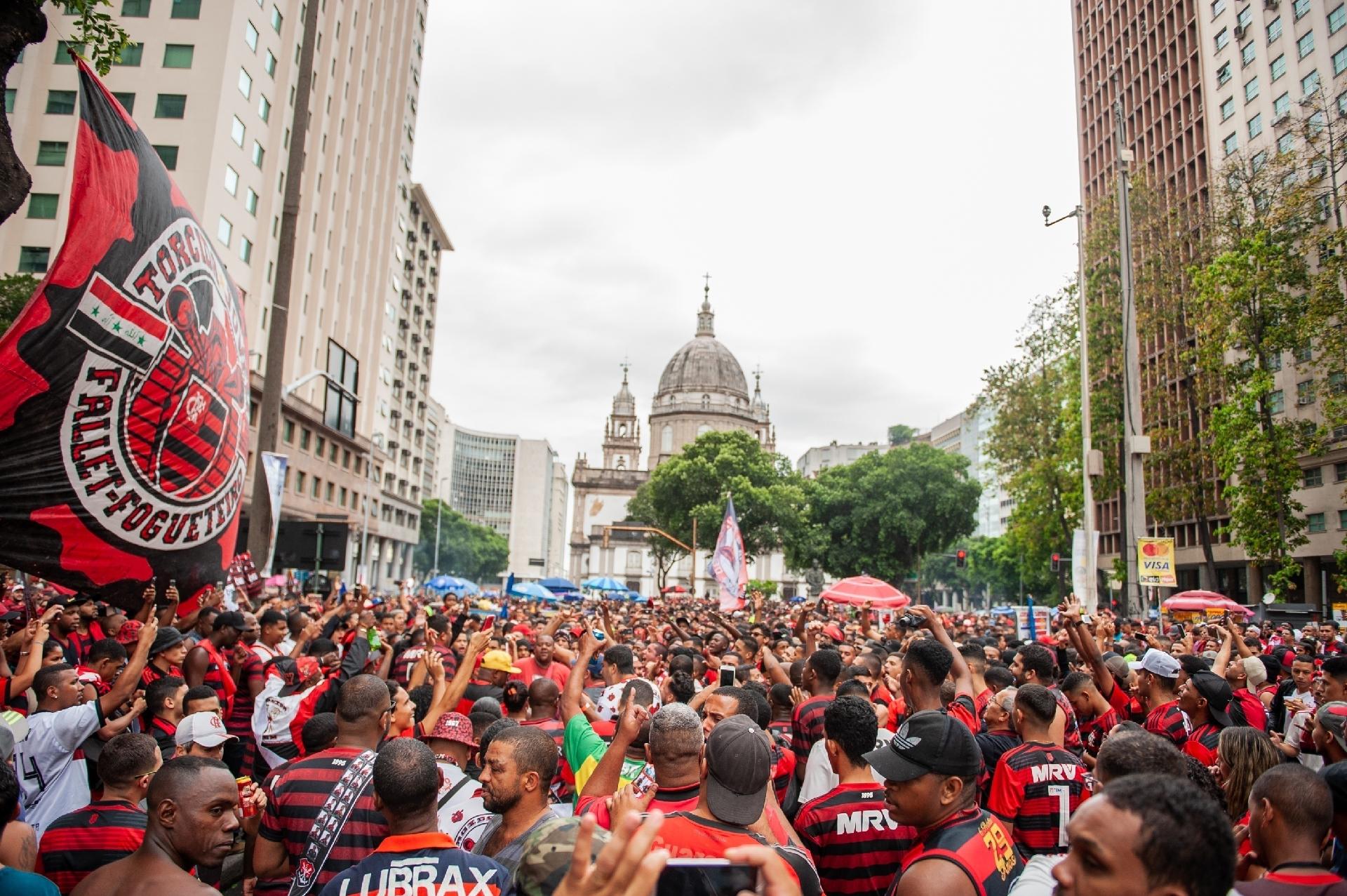 Flamengo Campe O Da Libertadores Gabigol Exibe Bandeira Do Flamengo Em