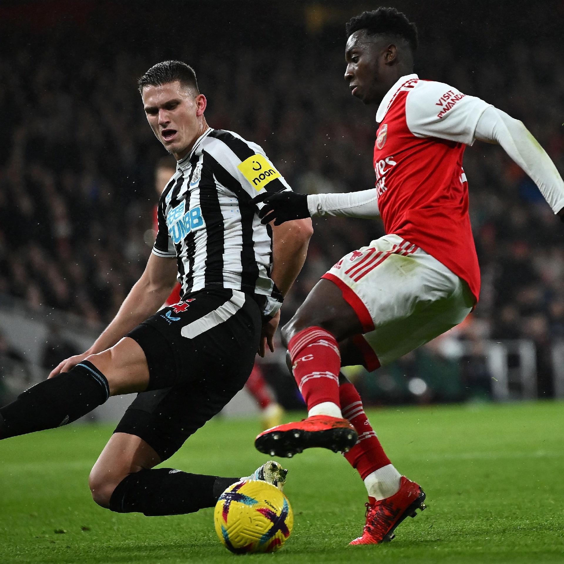 Arsenal vence Newcastle e encosta no City; veja como foram os brasileiros -  Superesportes