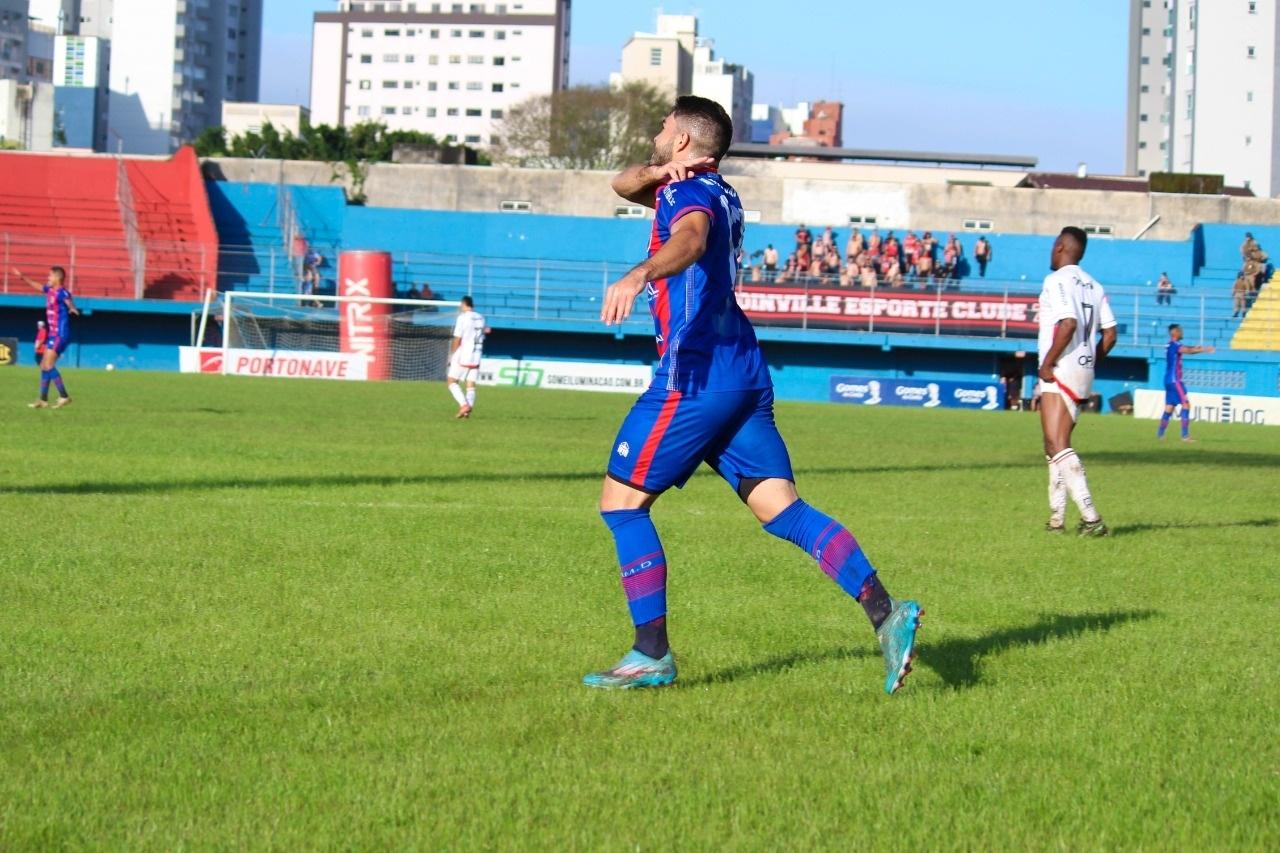 Com dois gols no fim do segundo tempo, Criciúma bate o Marcílio Dias na Copa  Santa