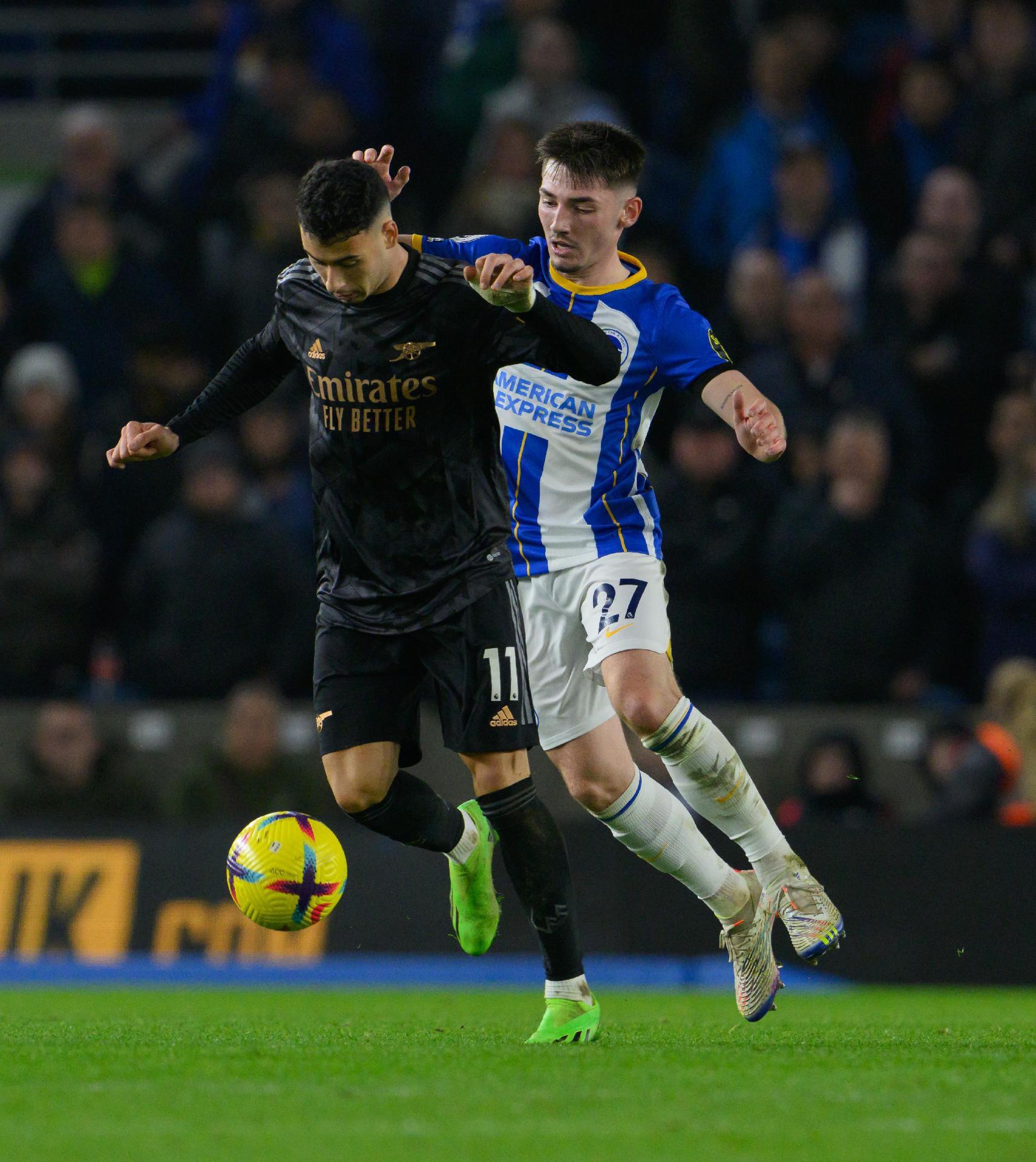 Arsenal vence Brighton e é líder à condição da Premier League