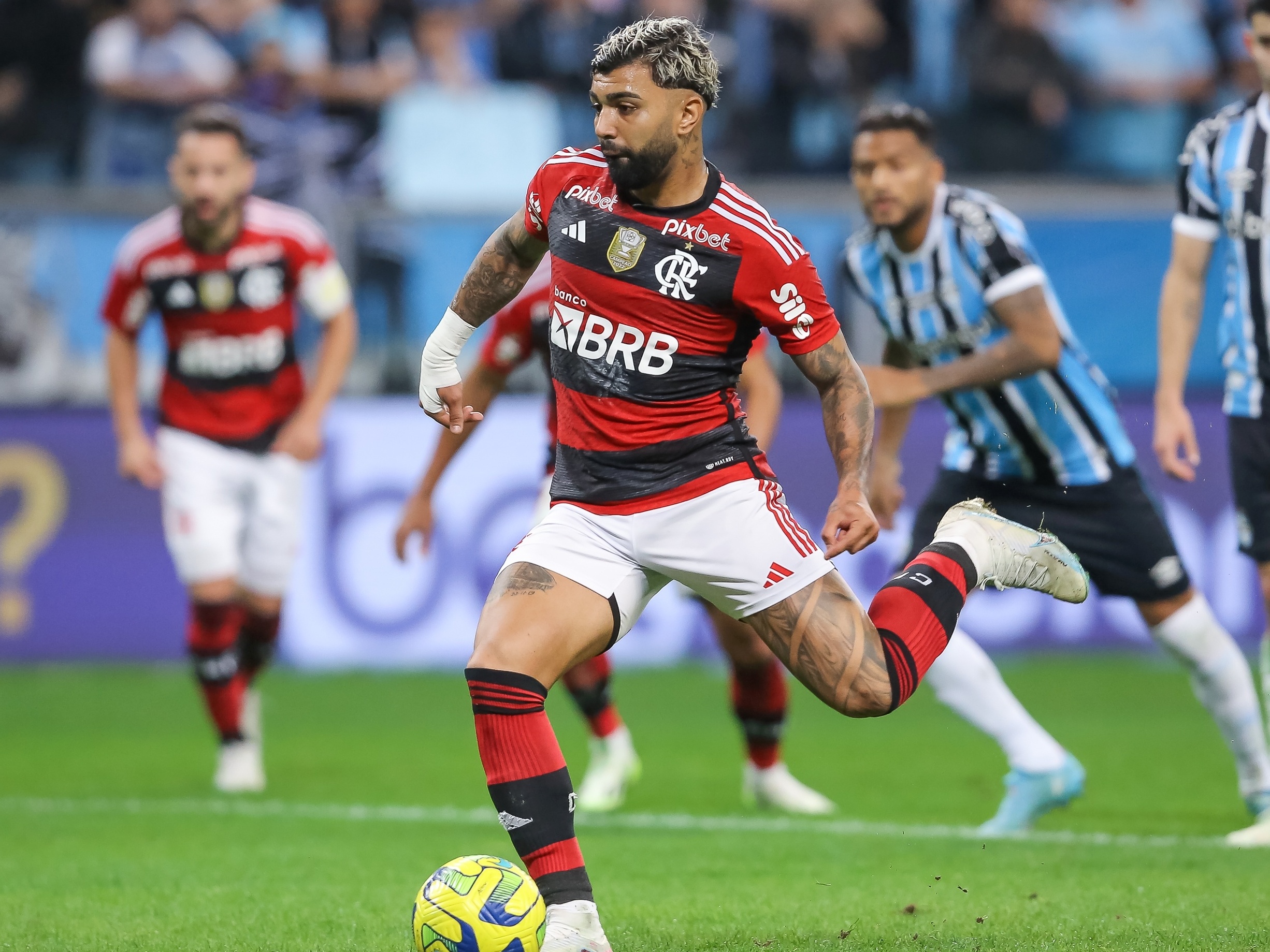 Wesley recebe cartão amarelo e está suspenso de Flamengo x Grêmio, pela  Copa do Brasil