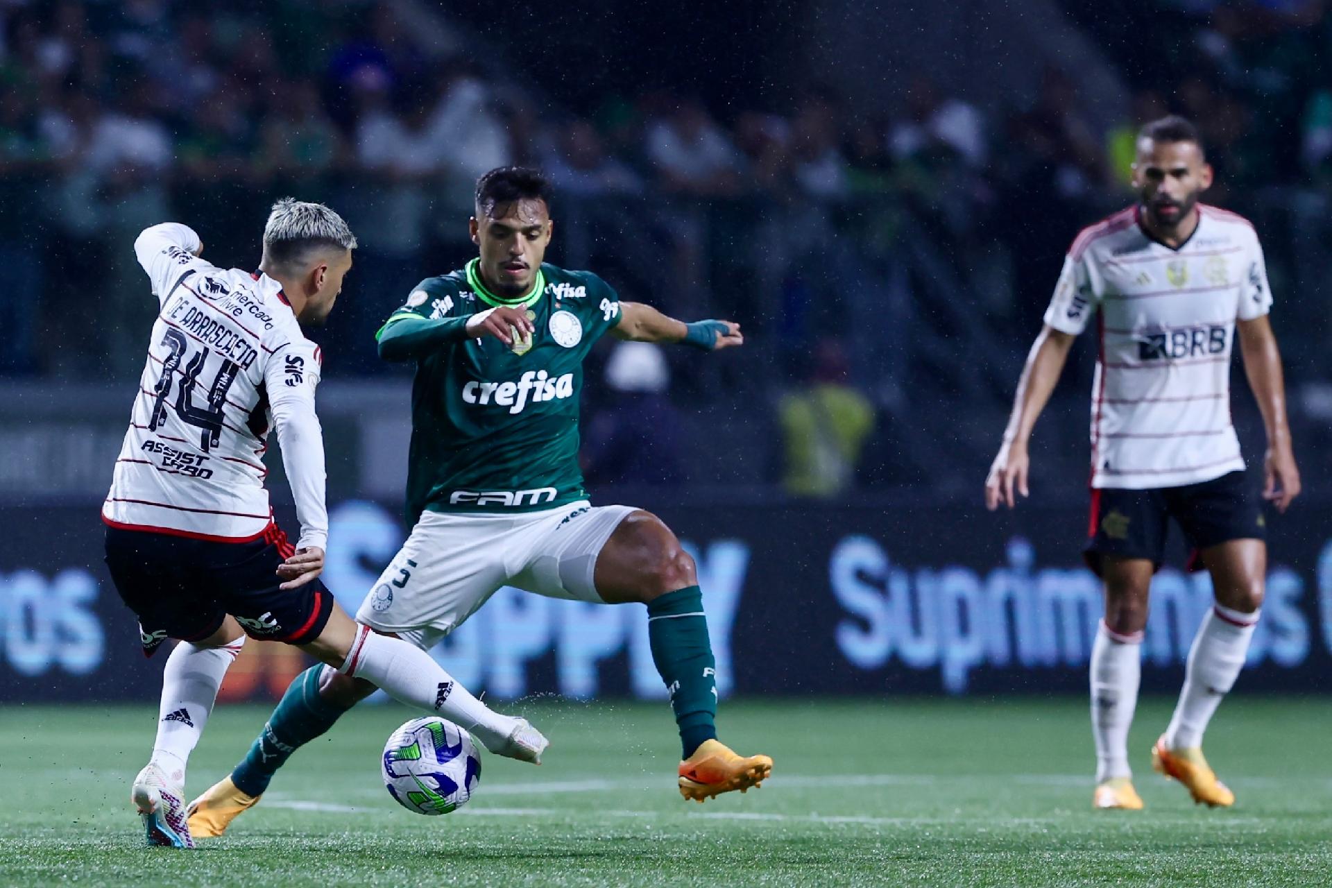 Flamengo e Palmeiras empatam sem gols em duelo adiantado da 4ª