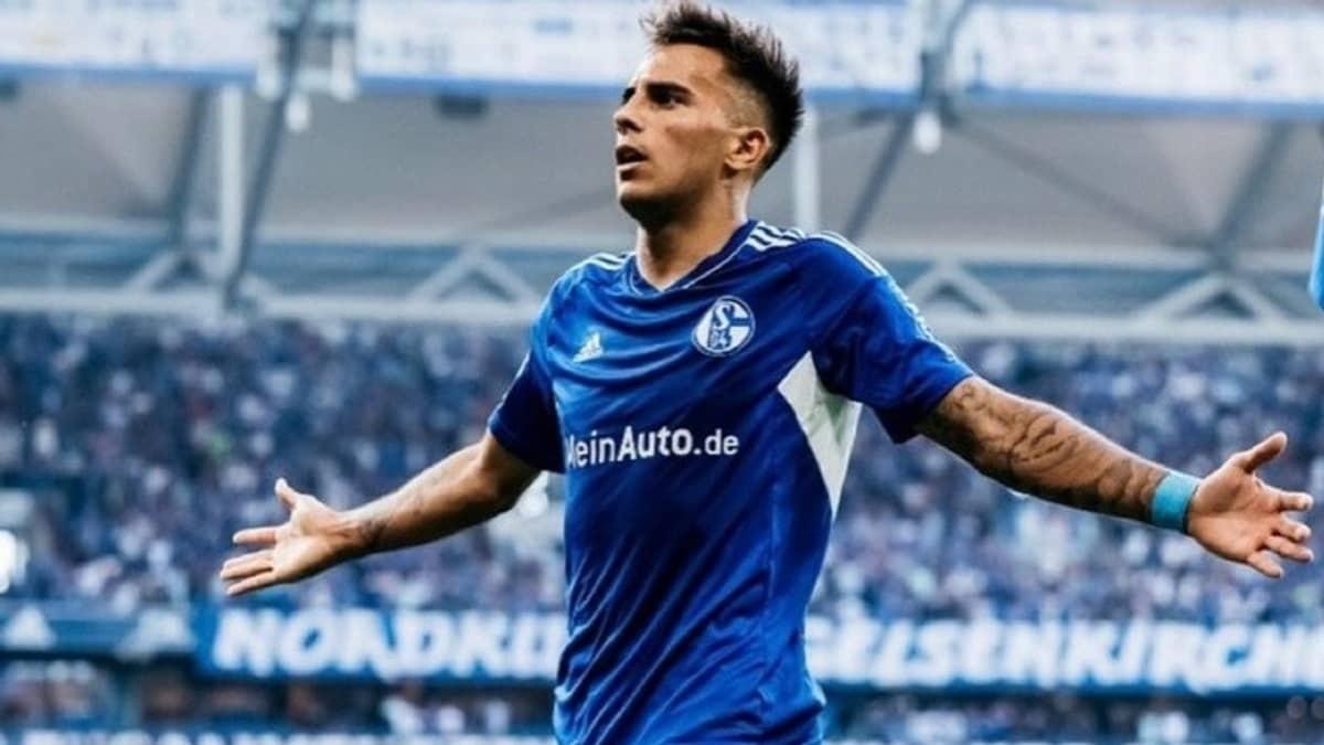 Schalke 04 contrata atacante do Besiktas 