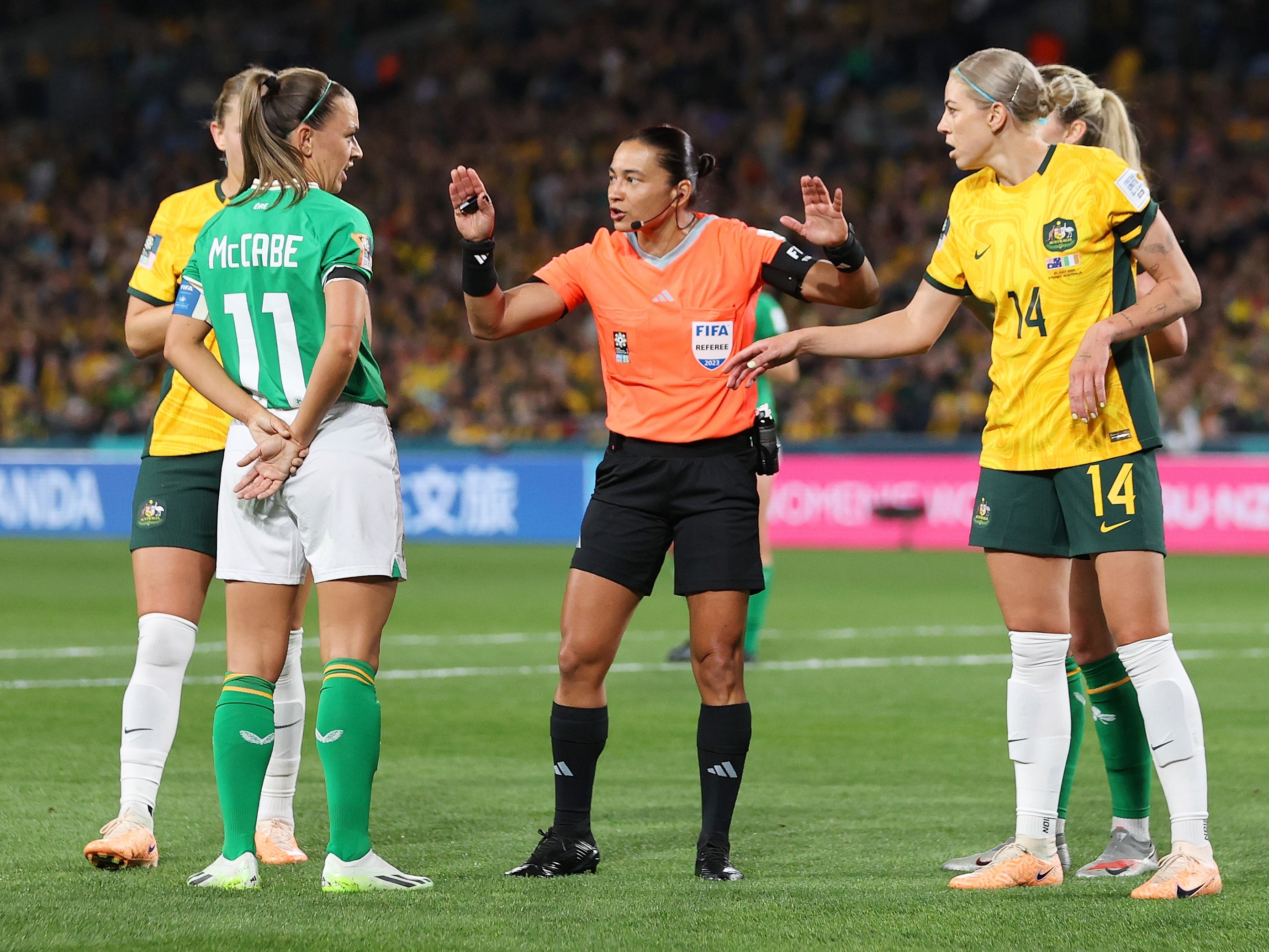 Copa do Mundo de Futebol Feminino começa com minuto de silêncio após  tiroteio na Nova Zelândia