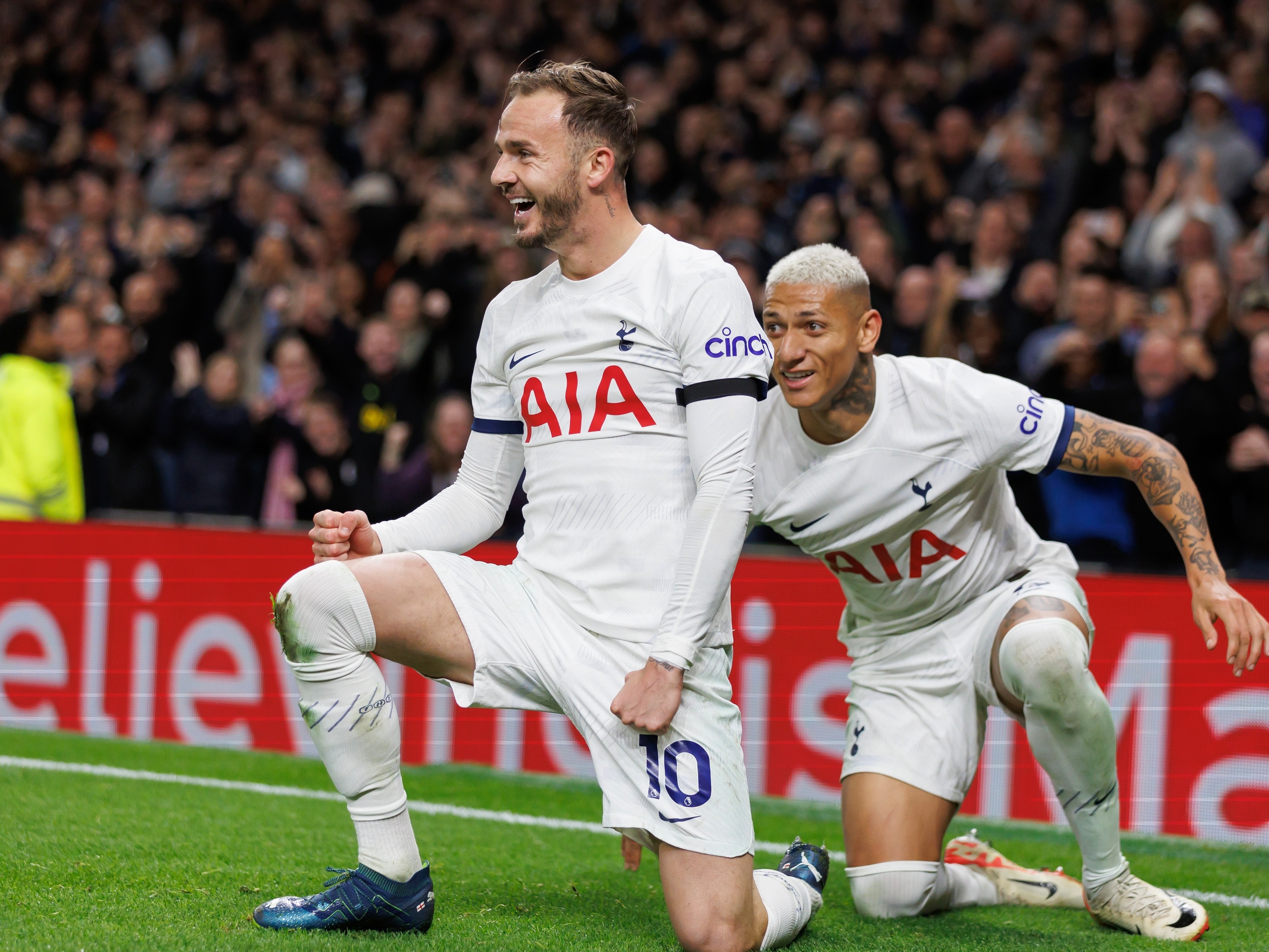 Inglês: Tottenham goleia e entra na zona de classificação da