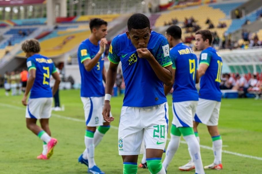 Estêvão rasga roteiro com dois gols, Brasil bate Equador e vai às