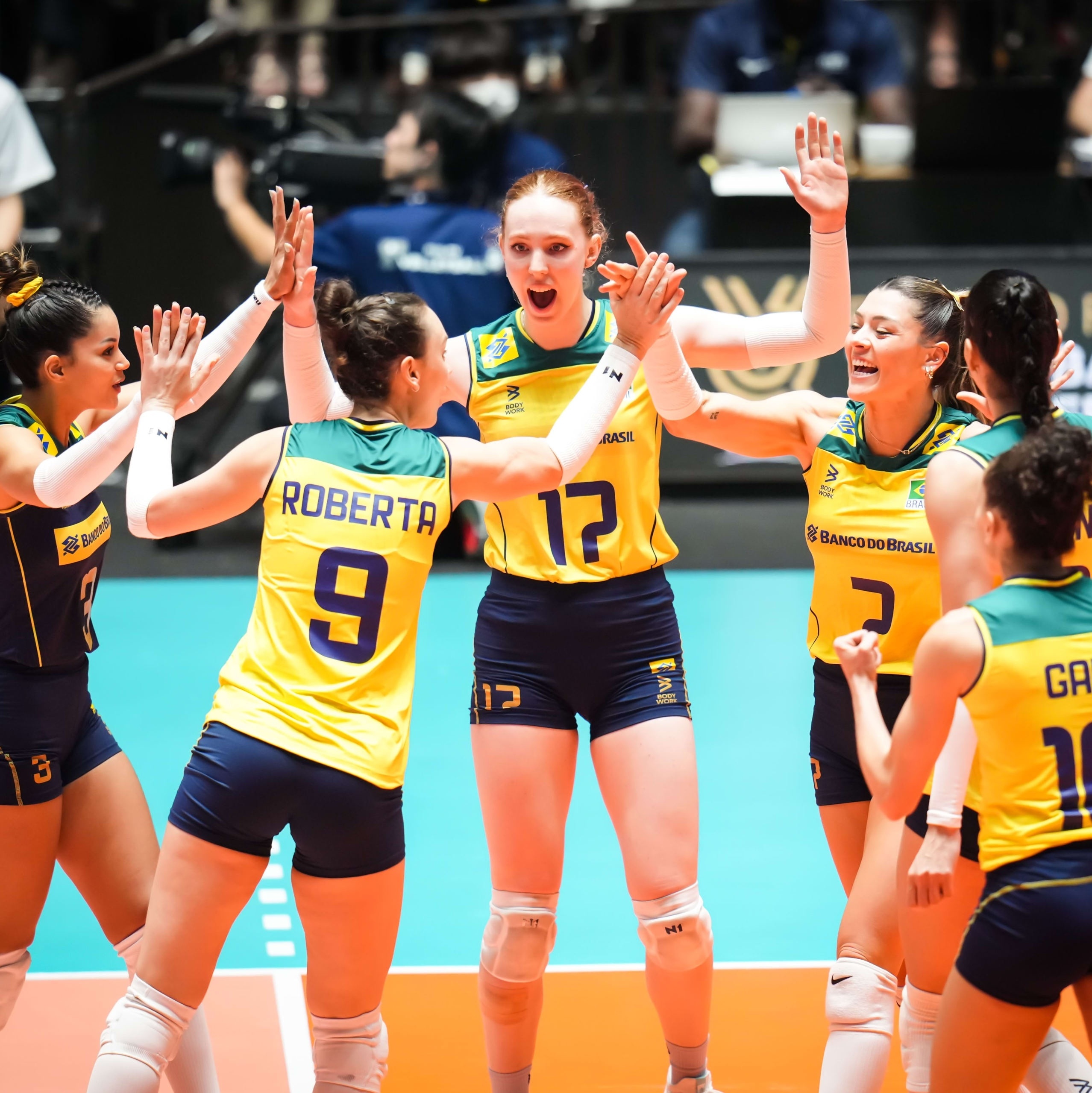 Seleção Brasileira feminina de vôlei vence 2º jogo em Tóquio no tie break