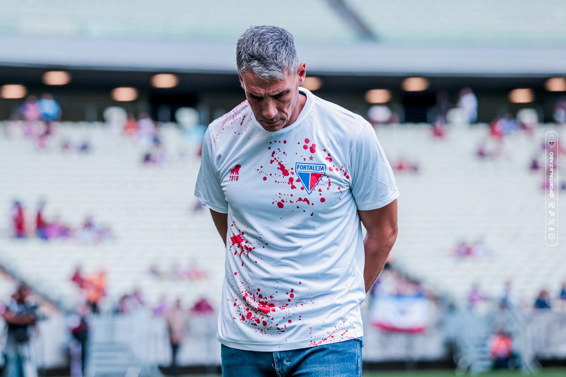 Sport entra em campo usando camisa do Fortaleza após atentado