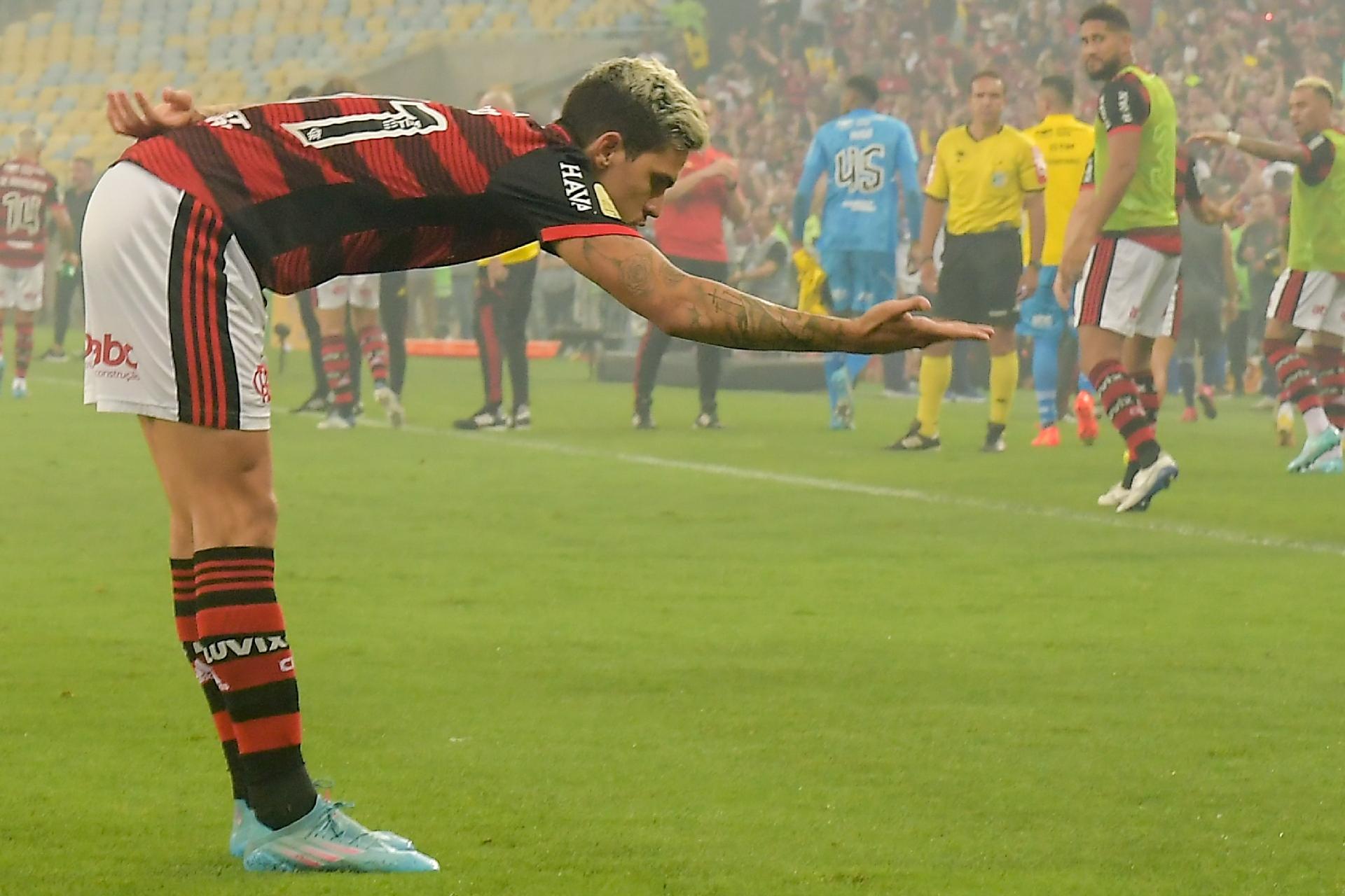 Pedro comemora gol pelo Flamengo em Libras e explica o significado; confira  - Flamengo - Extra Online