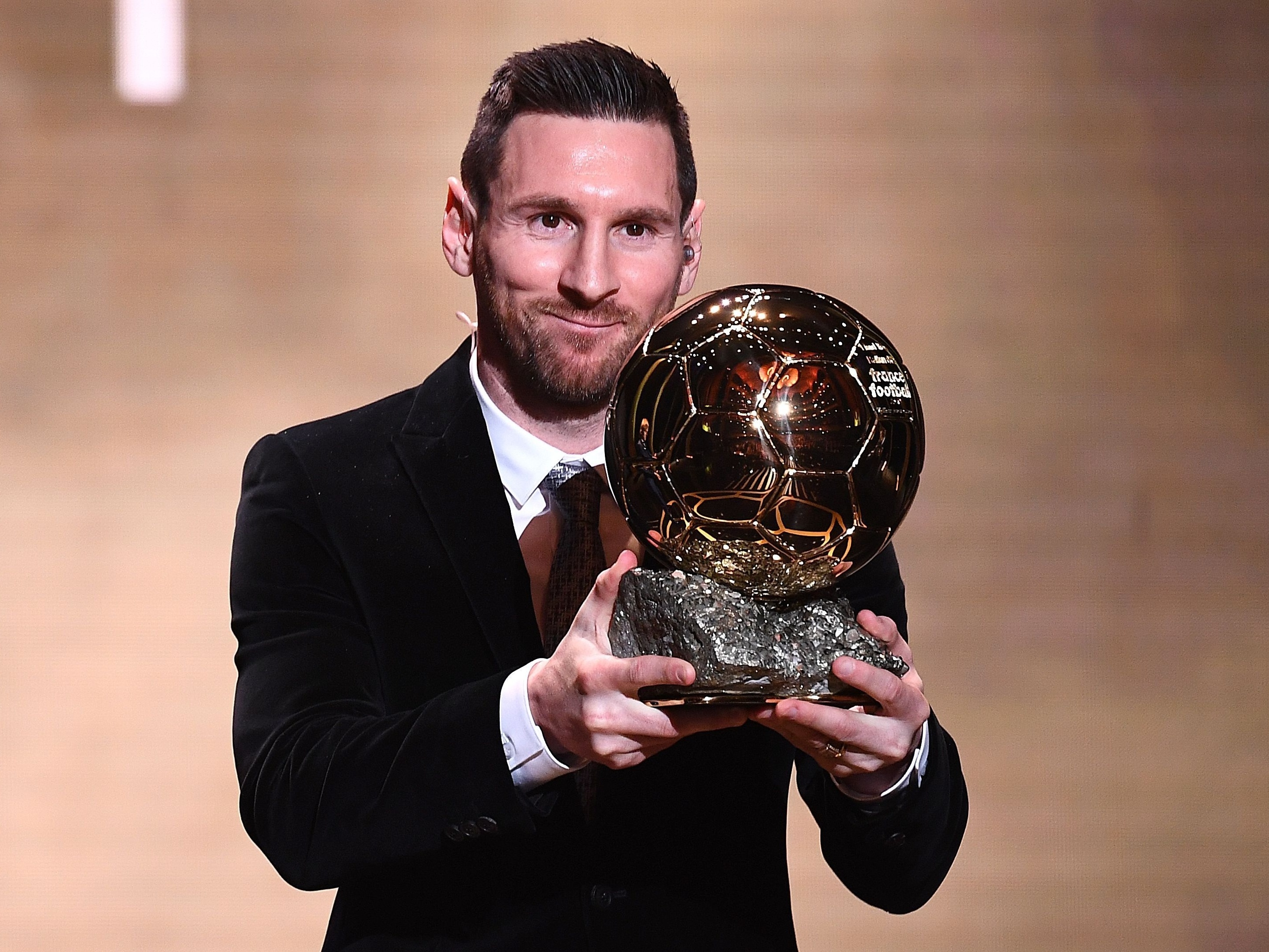 Bola de Ouro 2023: Messi ganha prêmio pela oitava vez, futebol  internacional