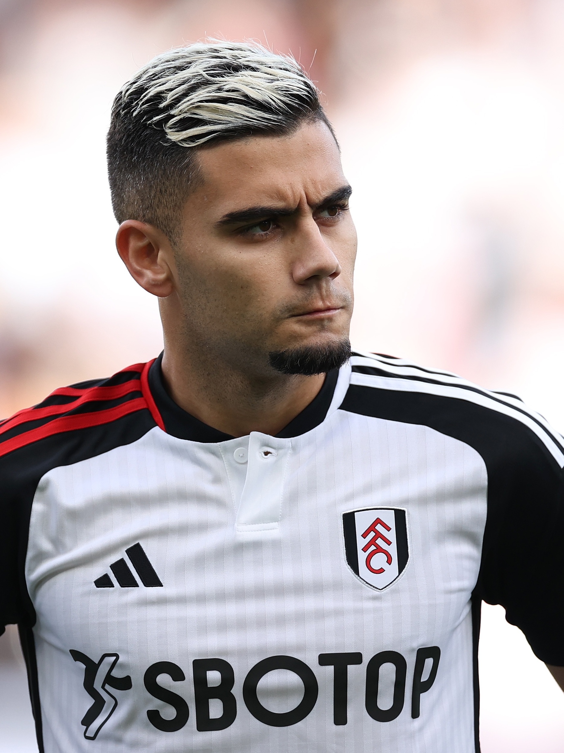 Fulham contrata goleiro ex-Besiktas 